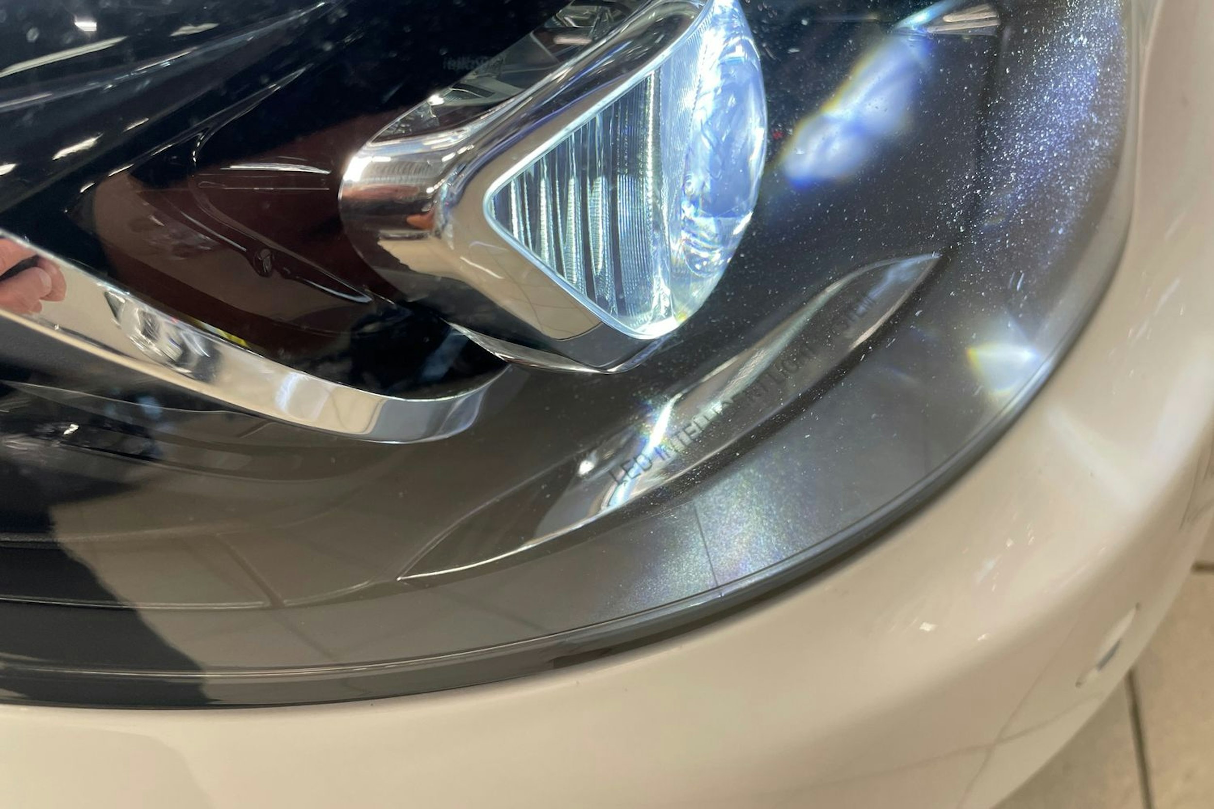 Valkoinen Mercedes-Benz E 2014 kuva 27.