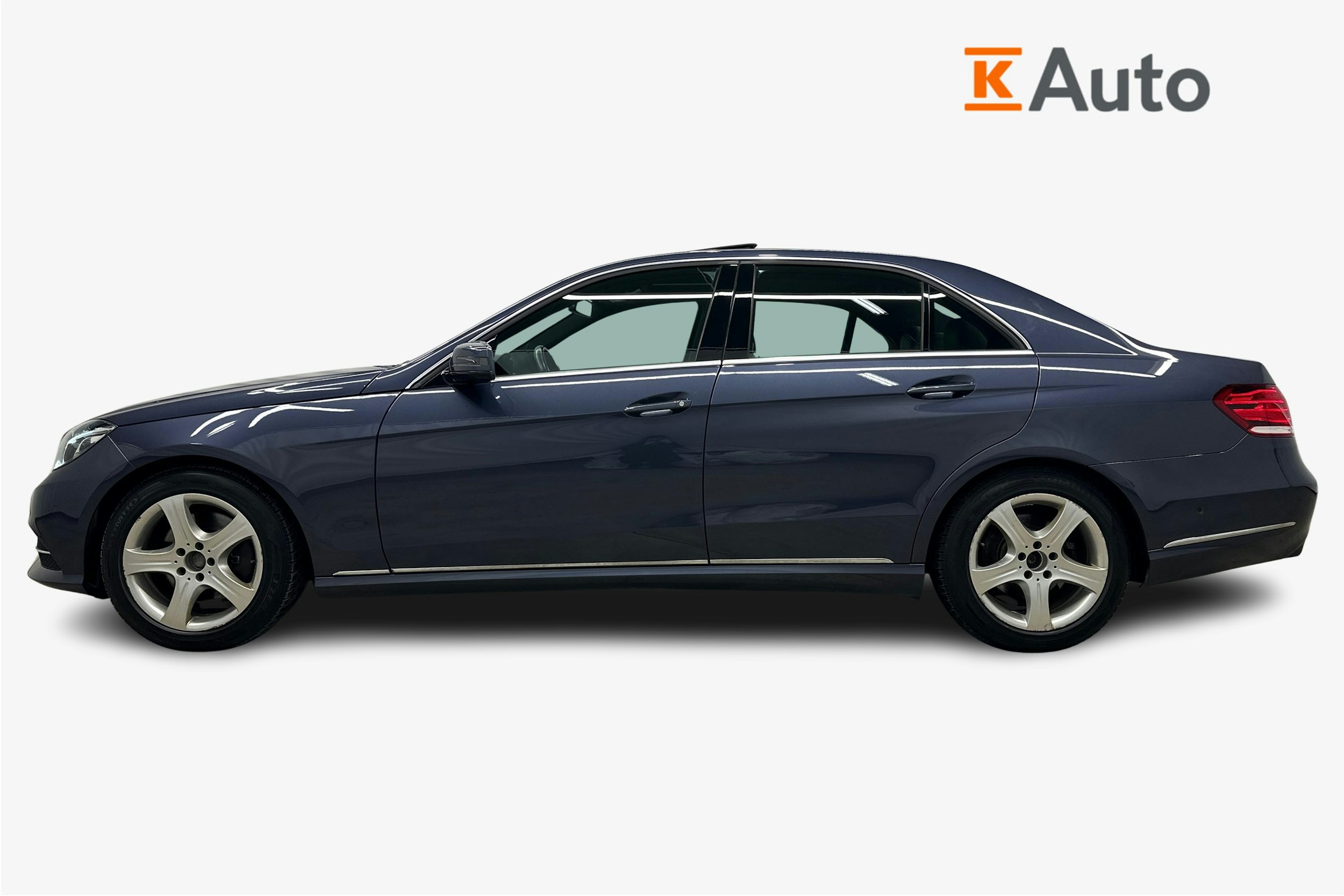 sininen Mercedes-Benz E 2014 kuva 5.