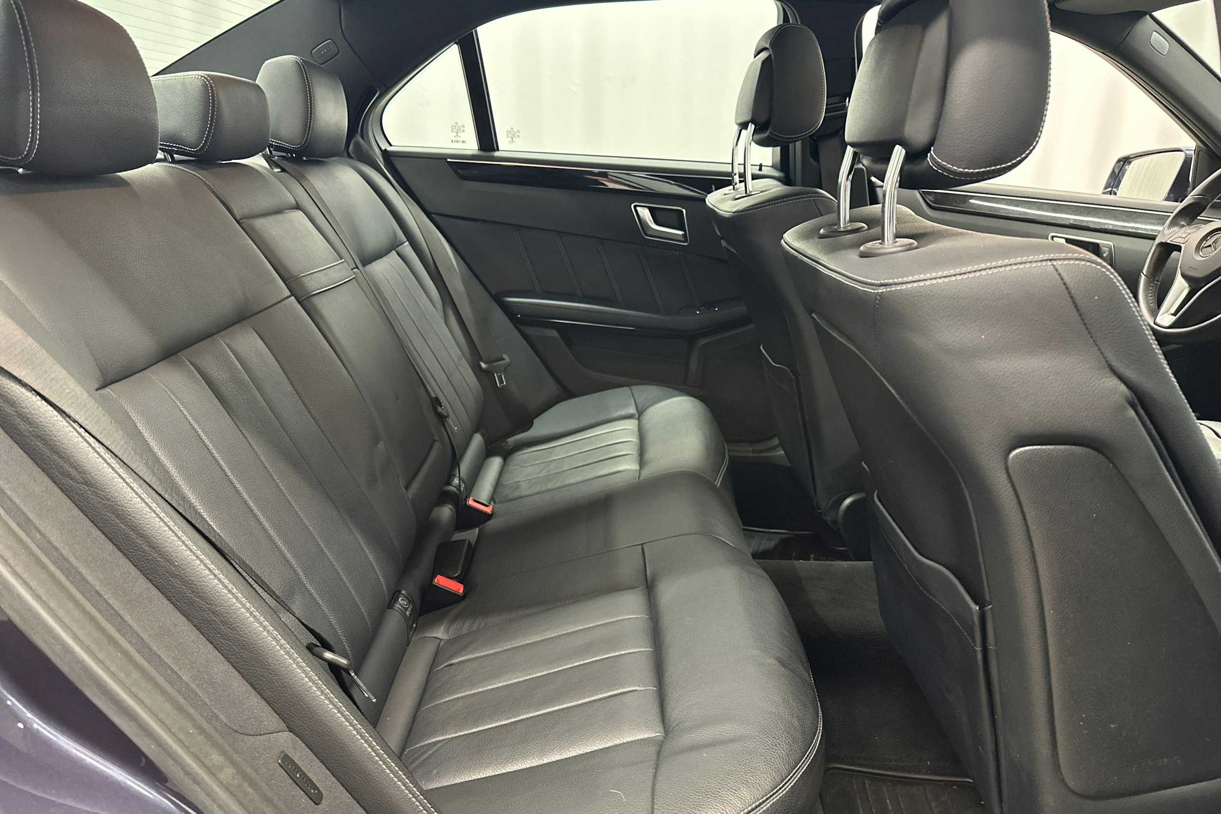 sininen Mercedes-Benz E 2014 kuva 10.