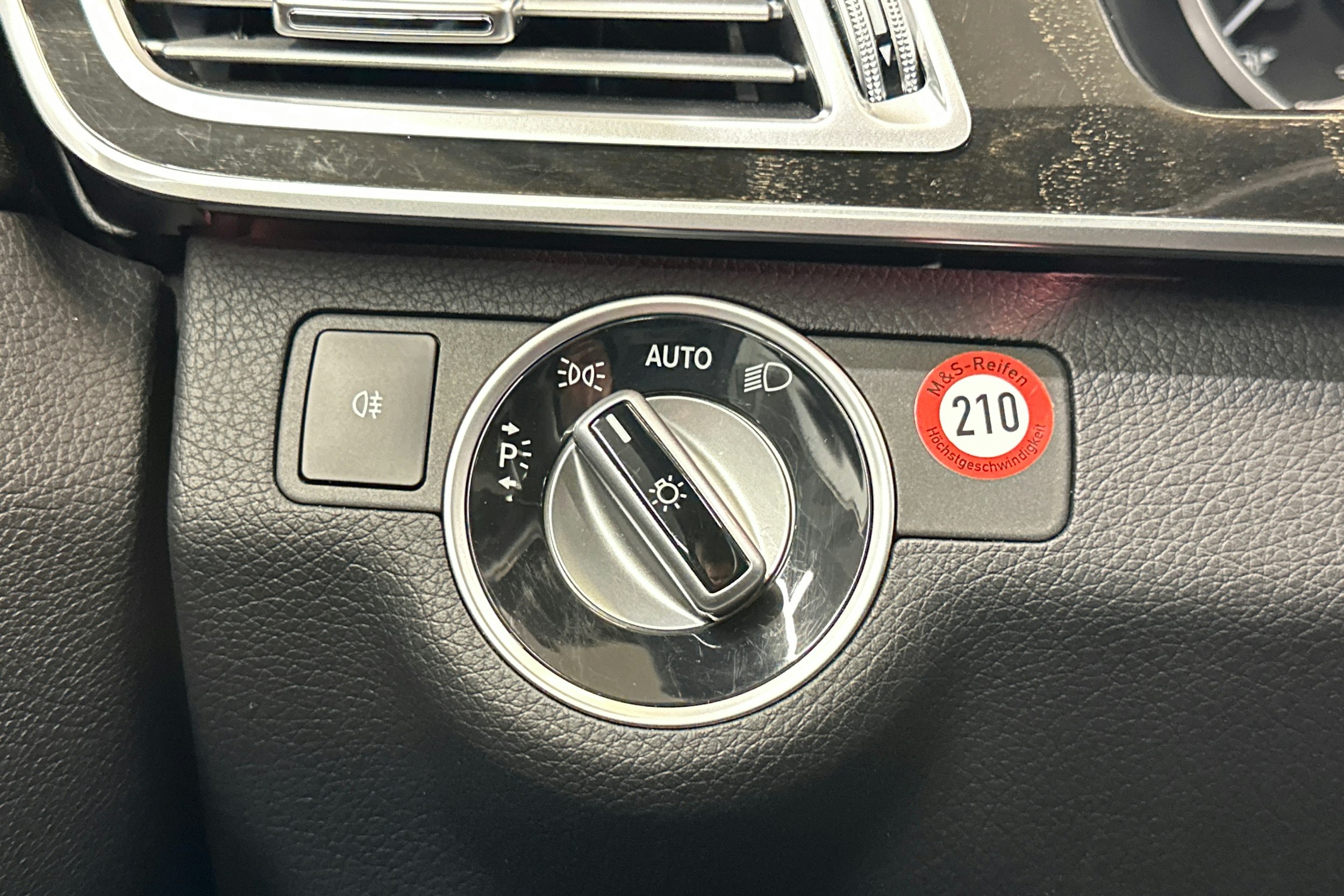 sininen Mercedes-Benz E 2014 kuva 15.