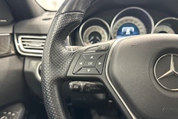 sininen Mercedes-Benz E 2014 kuva 16.