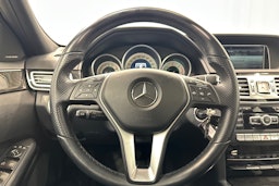sininen Mercedes-Benz E 2014 kuva 18.