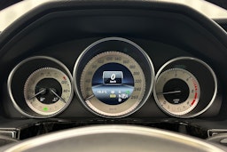 sininen Mercedes-Benz E 2014 kuva 19.