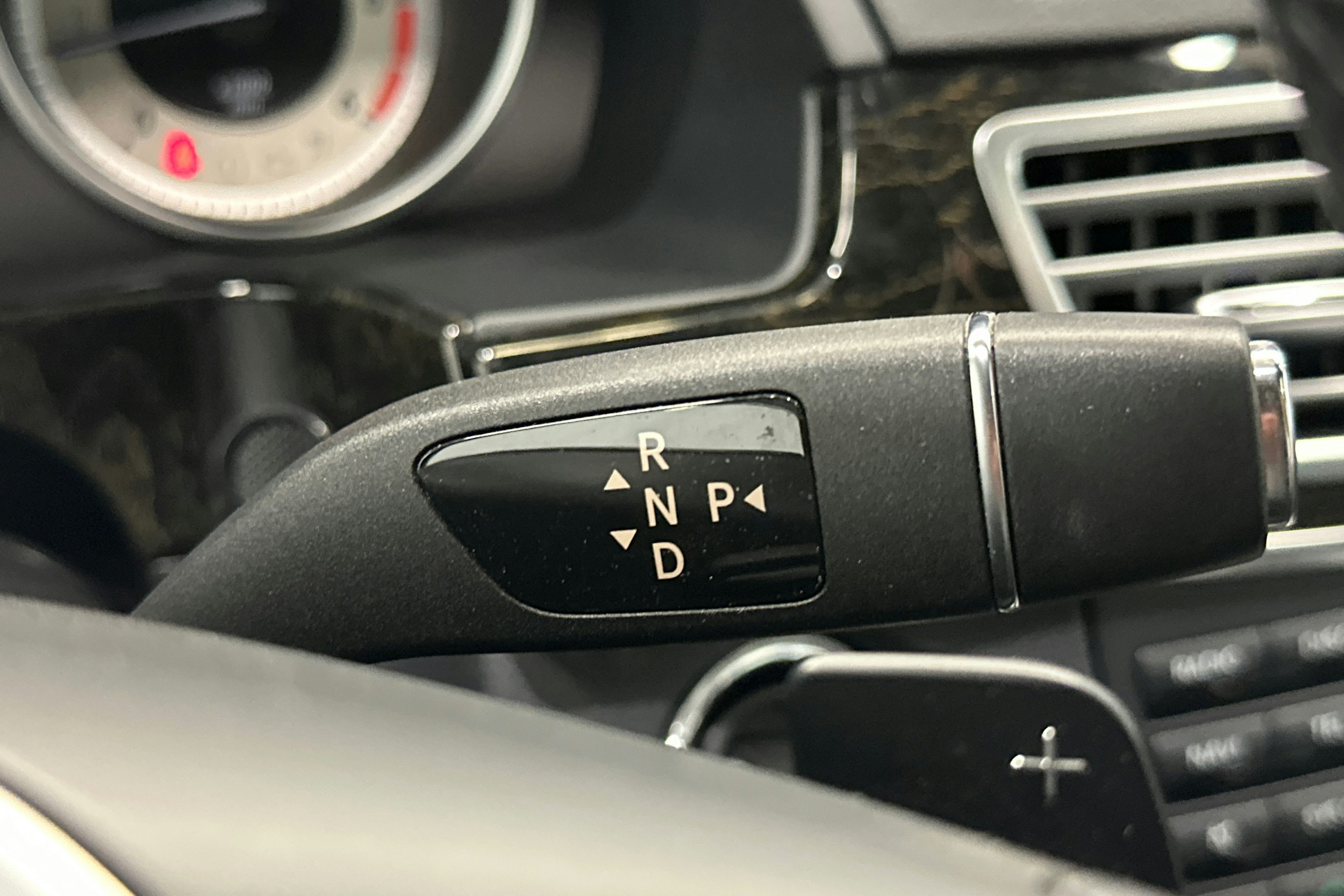 sininen Mercedes-Benz E 2014 kuva 22.