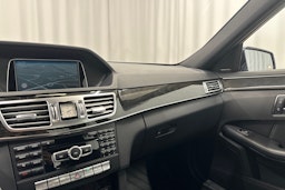 sininen Mercedes-Benz E 2014 kuva 26.