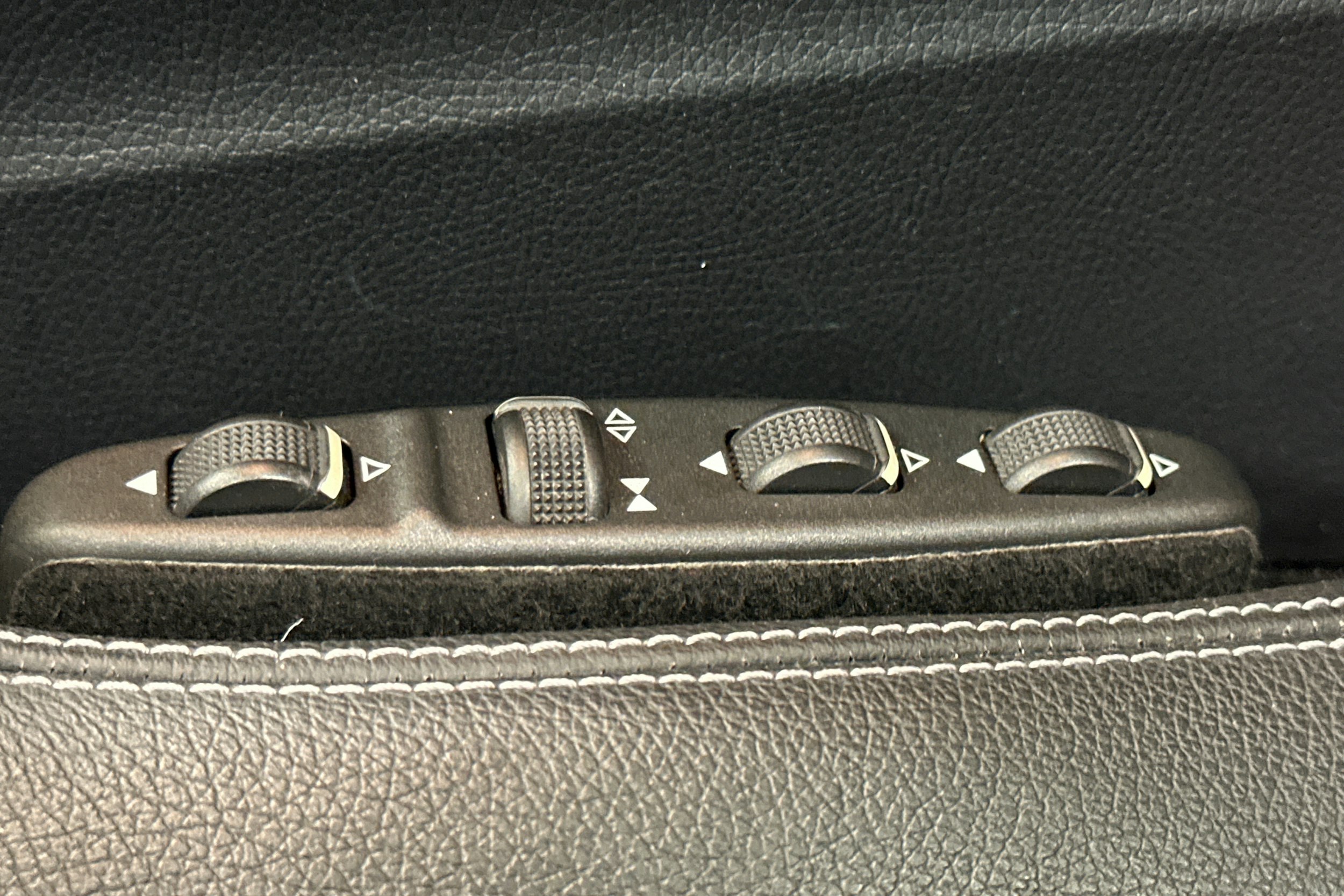 sininen Mercedes-Benz E 2014 kuva 28.