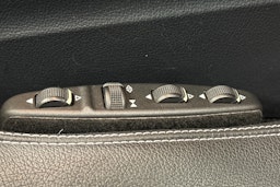 sininen Mercedes-Benz E 2014 kuva 28.