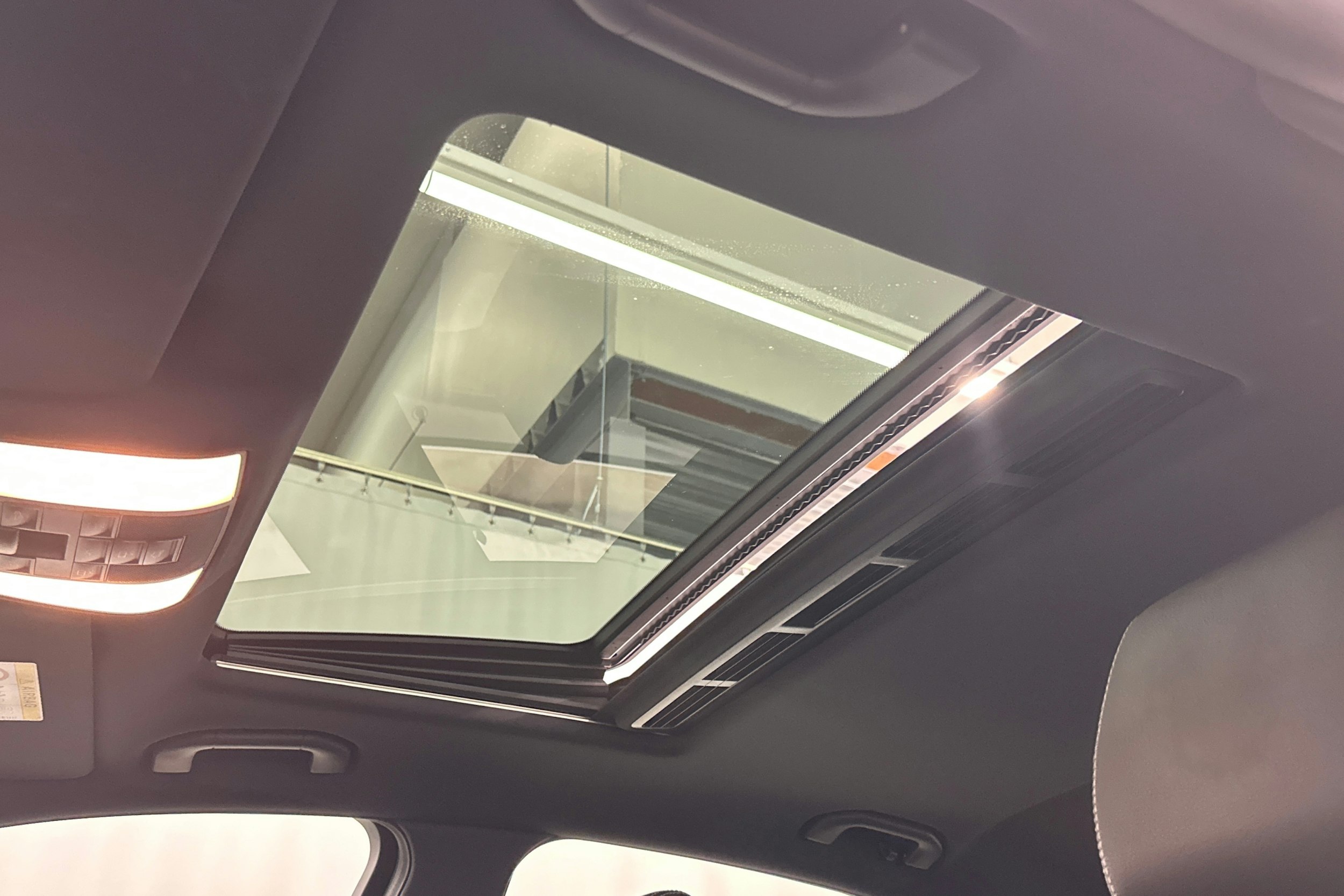 sininen Mercedes-Benz E 2014 kuva 29.