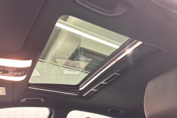 sininen Mercedes-Benz E 2014 kuva 29.