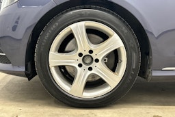 sininen Mercedes-Benz E 2014 kuva 31.