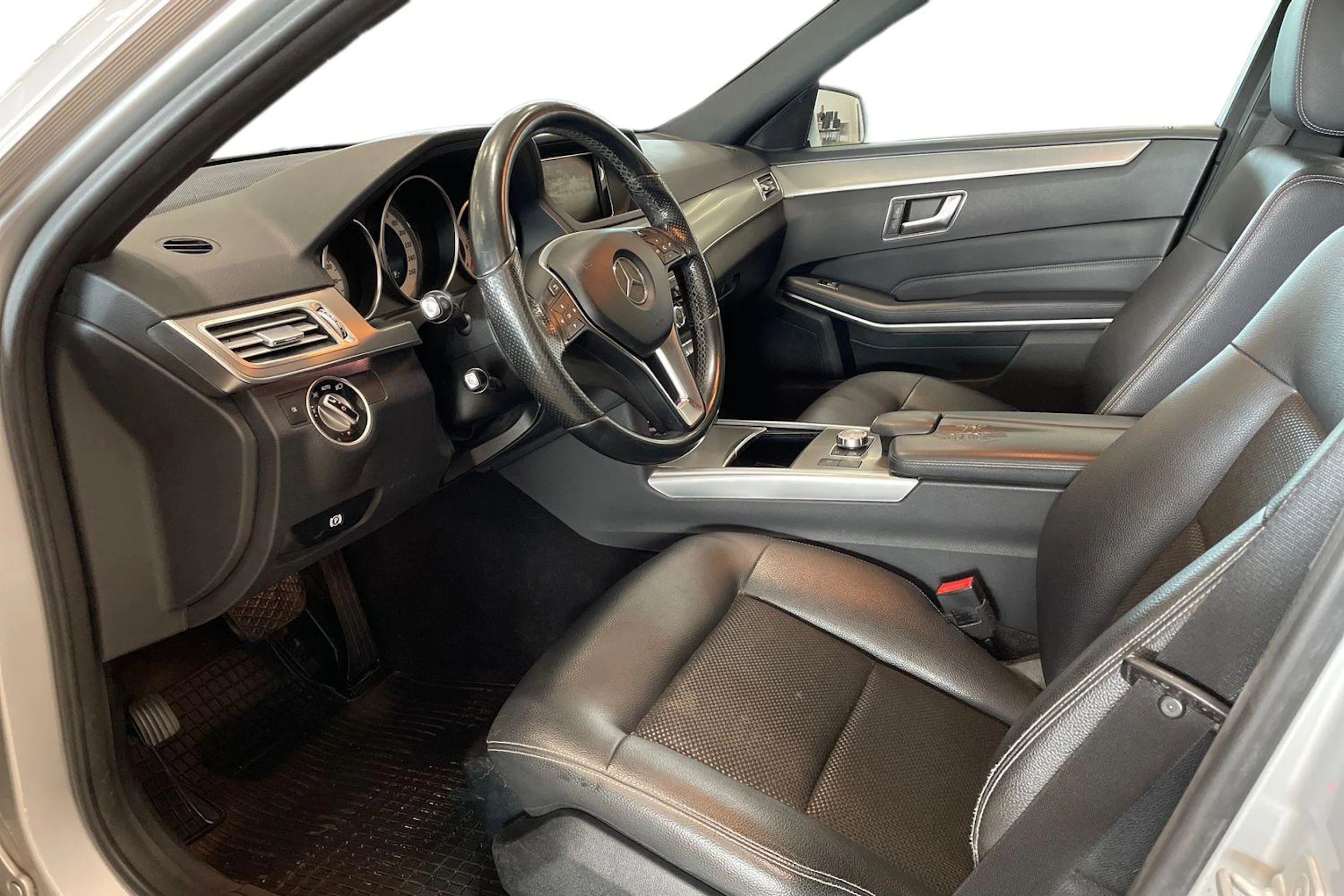 harmaa Mercedes-Benz E 2014 kuva 6.