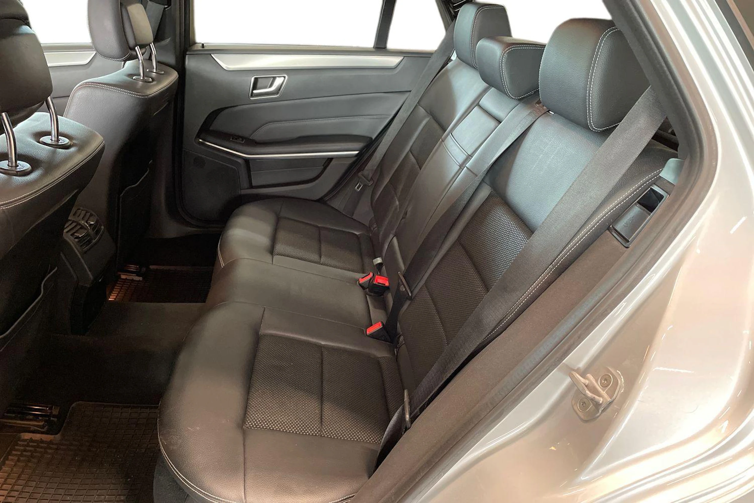 harmaa Mercedes-Benz E 2014 kuva 8.