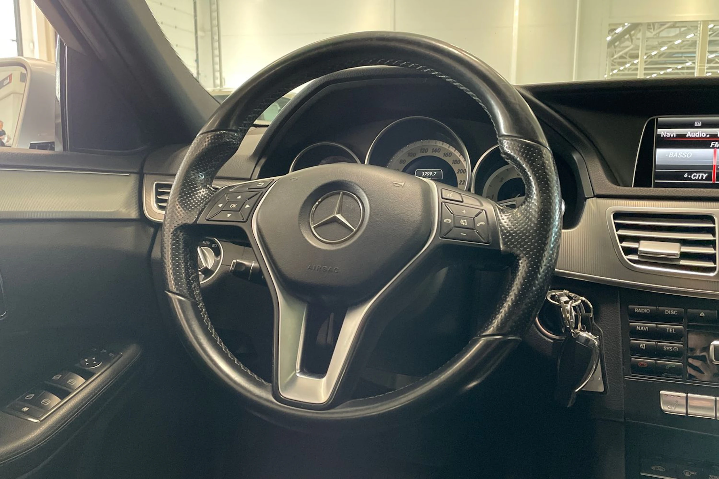 harmaa Mercedes-Benz E 2014 kuva 14.