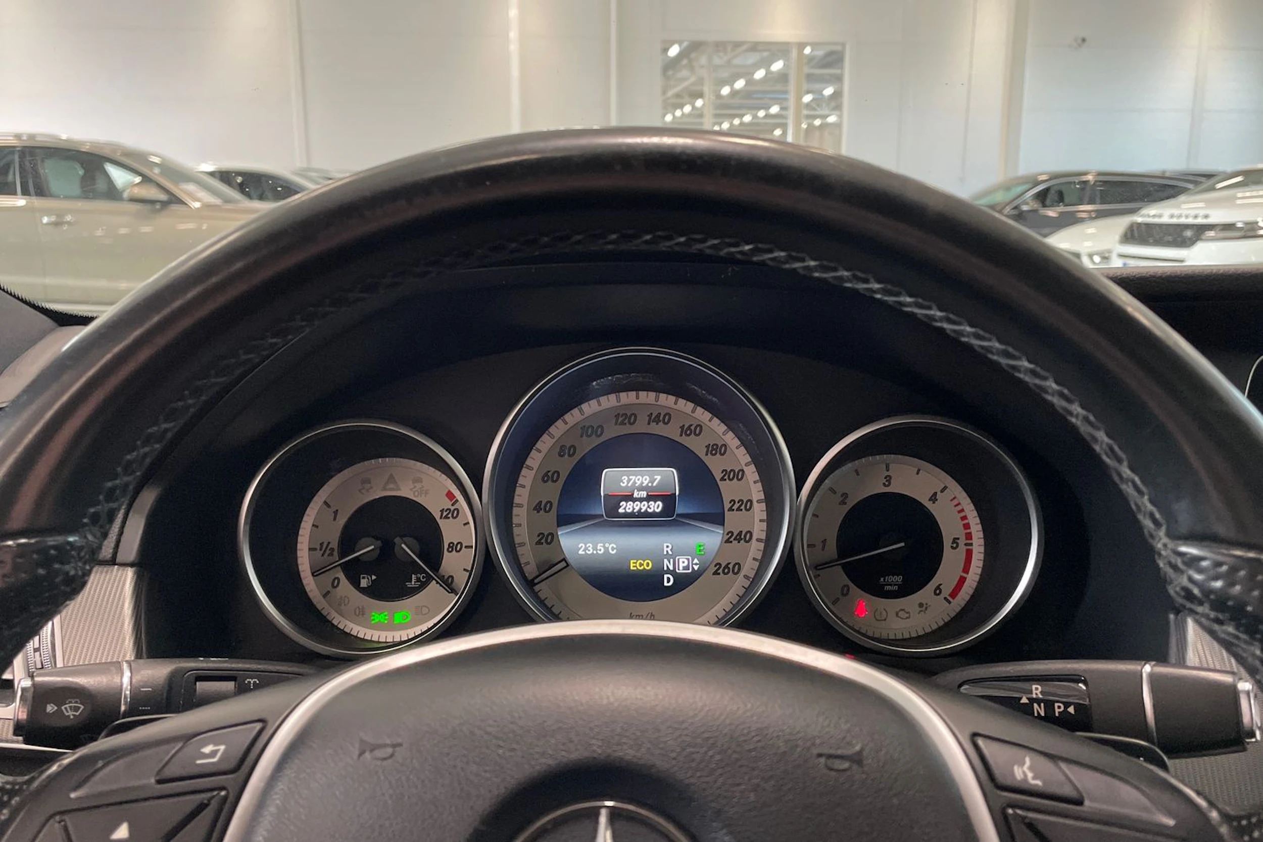 harmaa Mercedes-Benz E 2014 kuva 15.