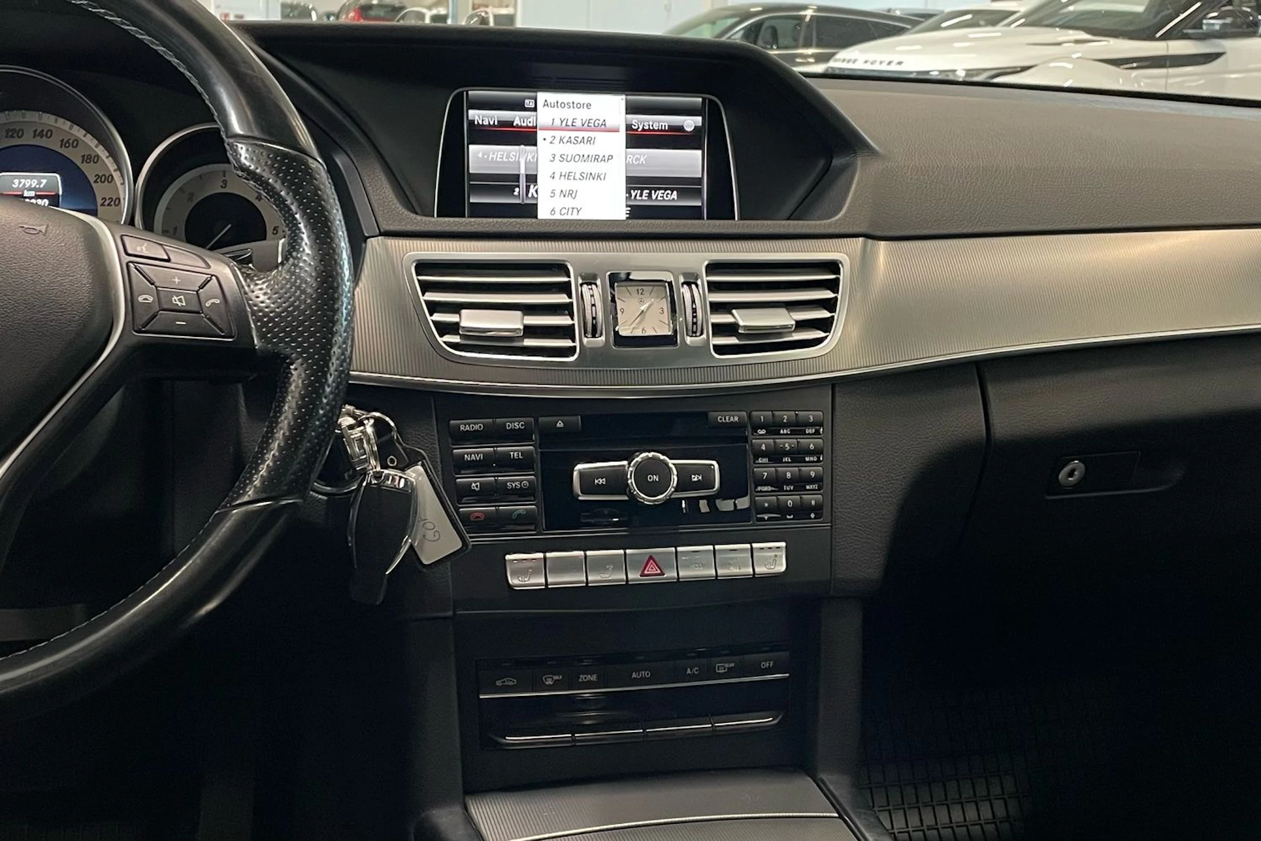 harmaa Mercedes-Benz E 2014 kuva 20.