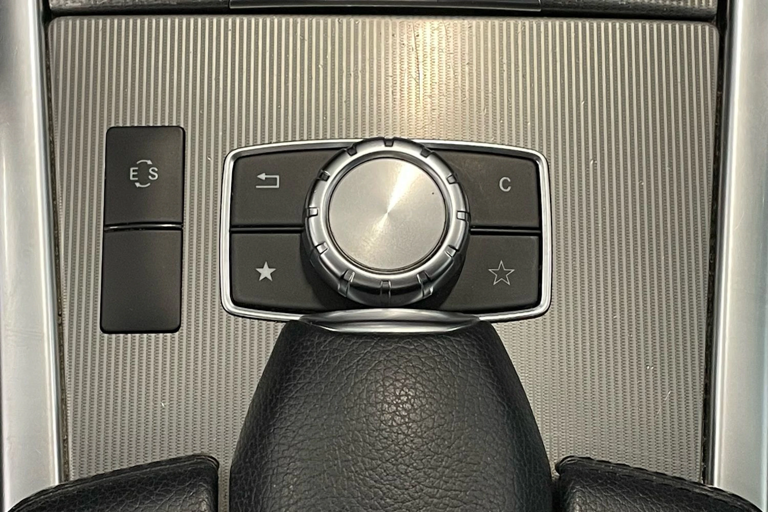 harmaa Mercedes-Benz E 2014 kuva 22.