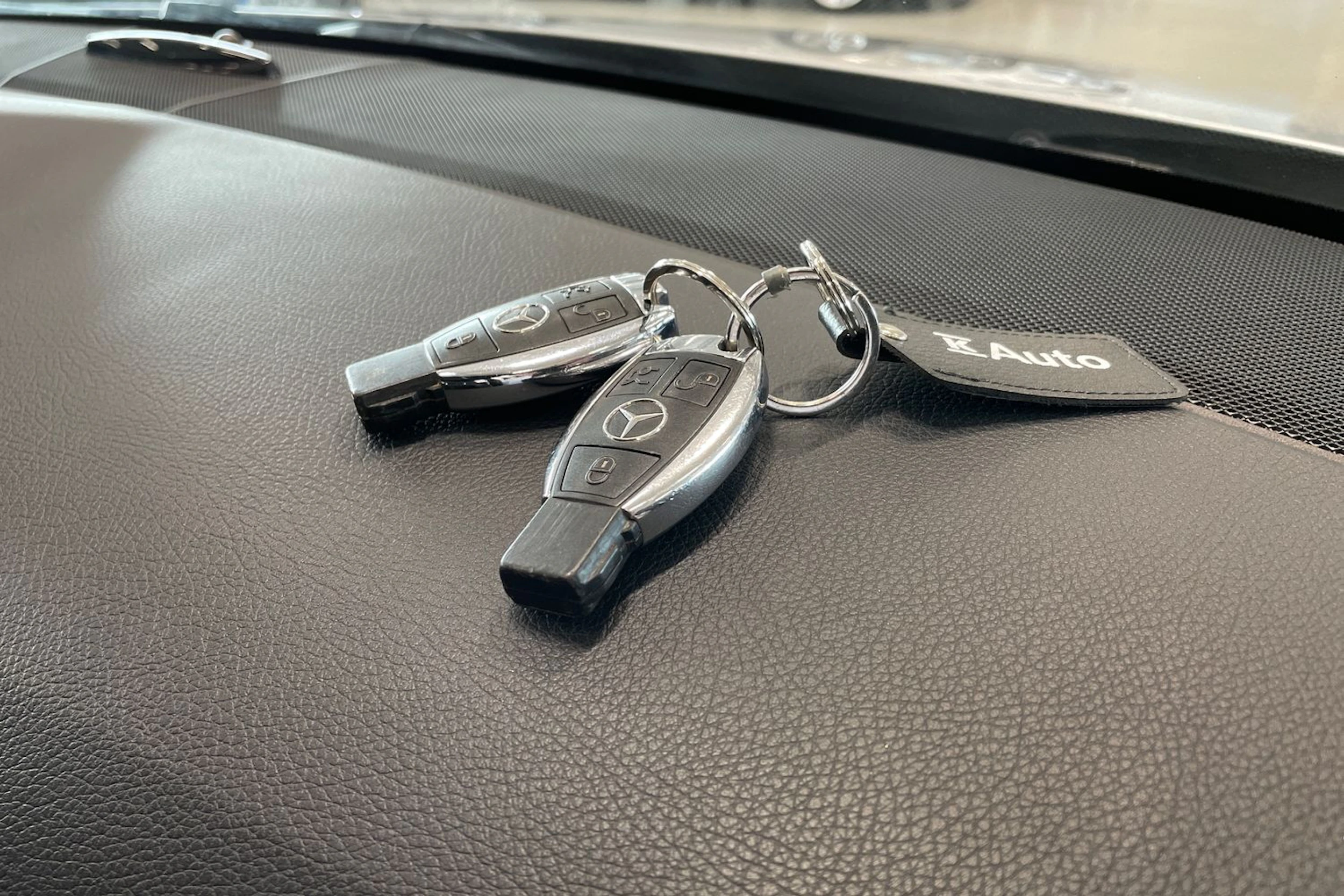 harmaa Mercedes-Benz E 2014 kuva 27.