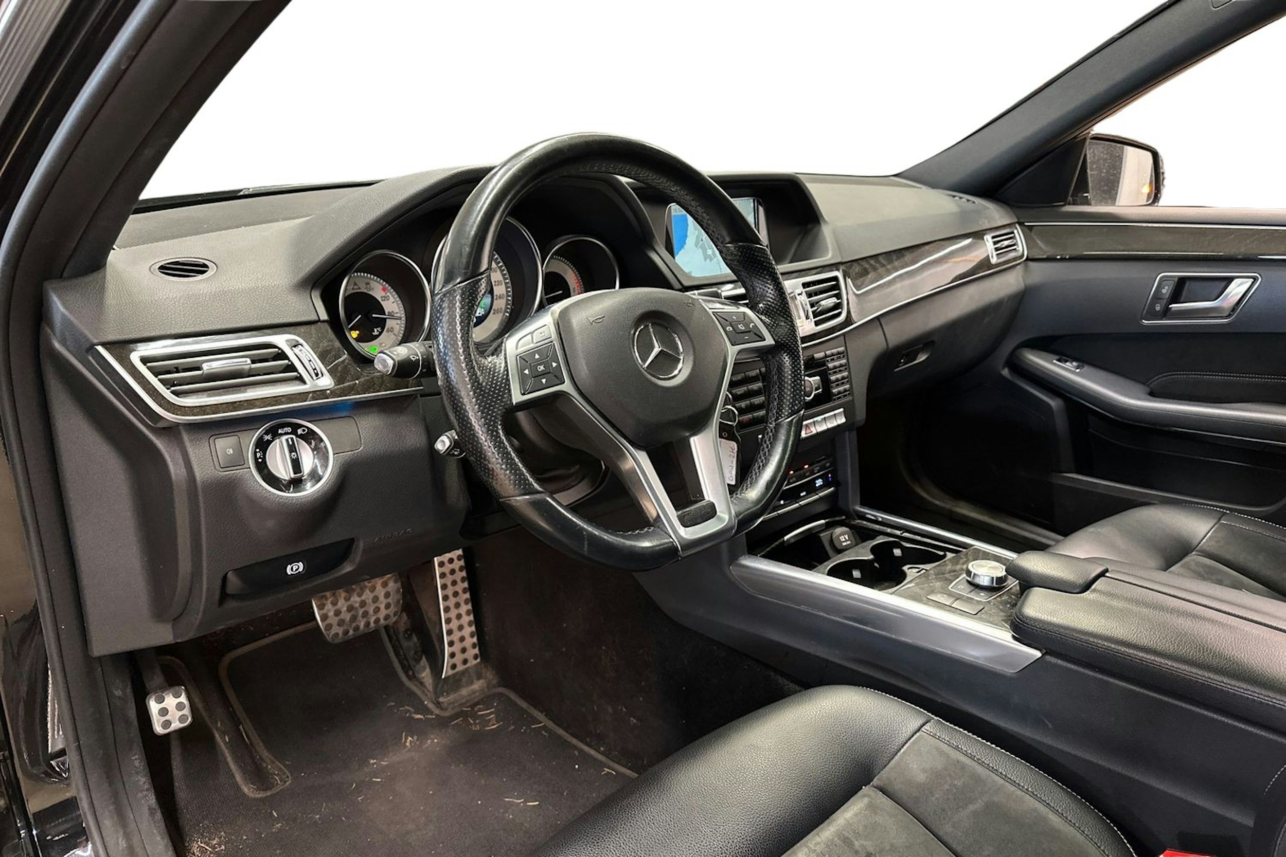 musta Mercedes-Benz E 2014 kuva 3.