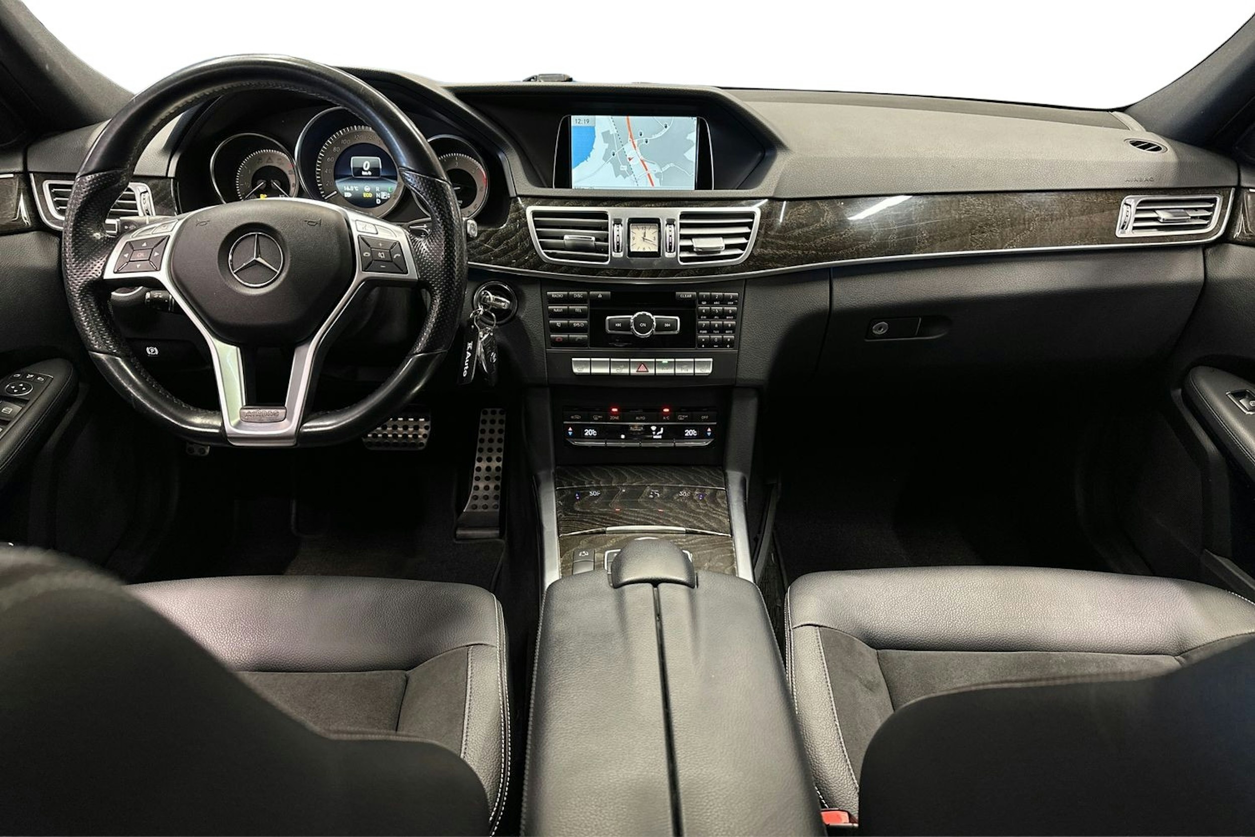 musta Mercedes-Benz E 2014 kuva 9.