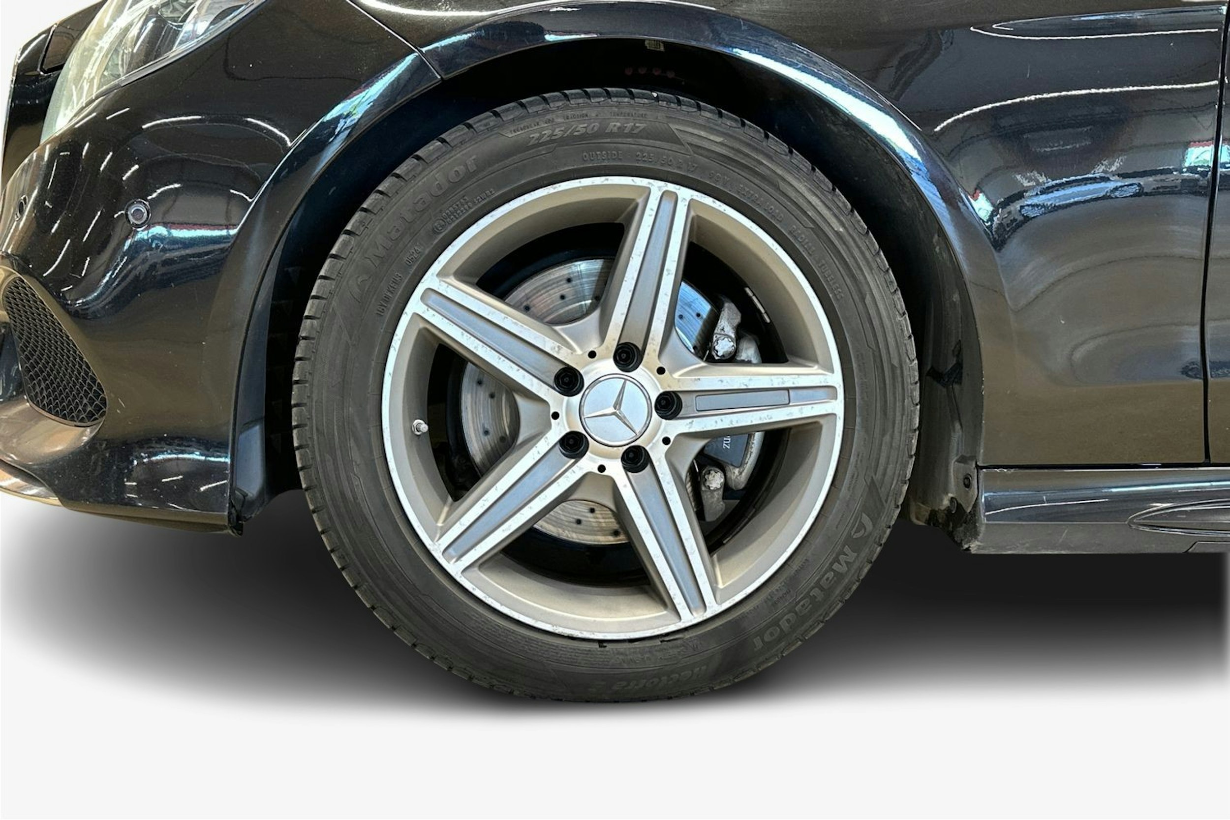 musta Mercedes-Benz E 2014 kuva 16.