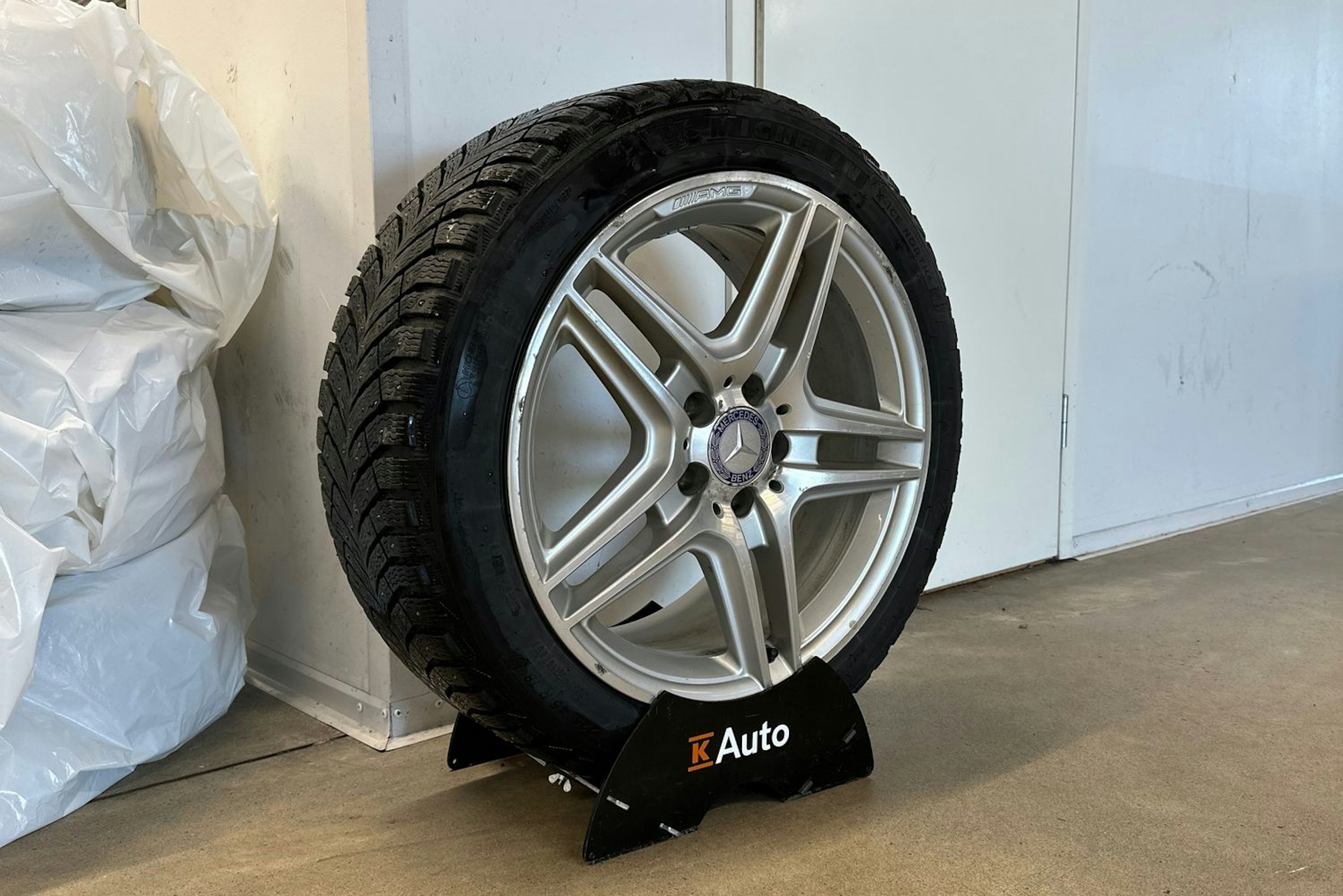 musta Mercedes-Benz E 2014 kuva 17.