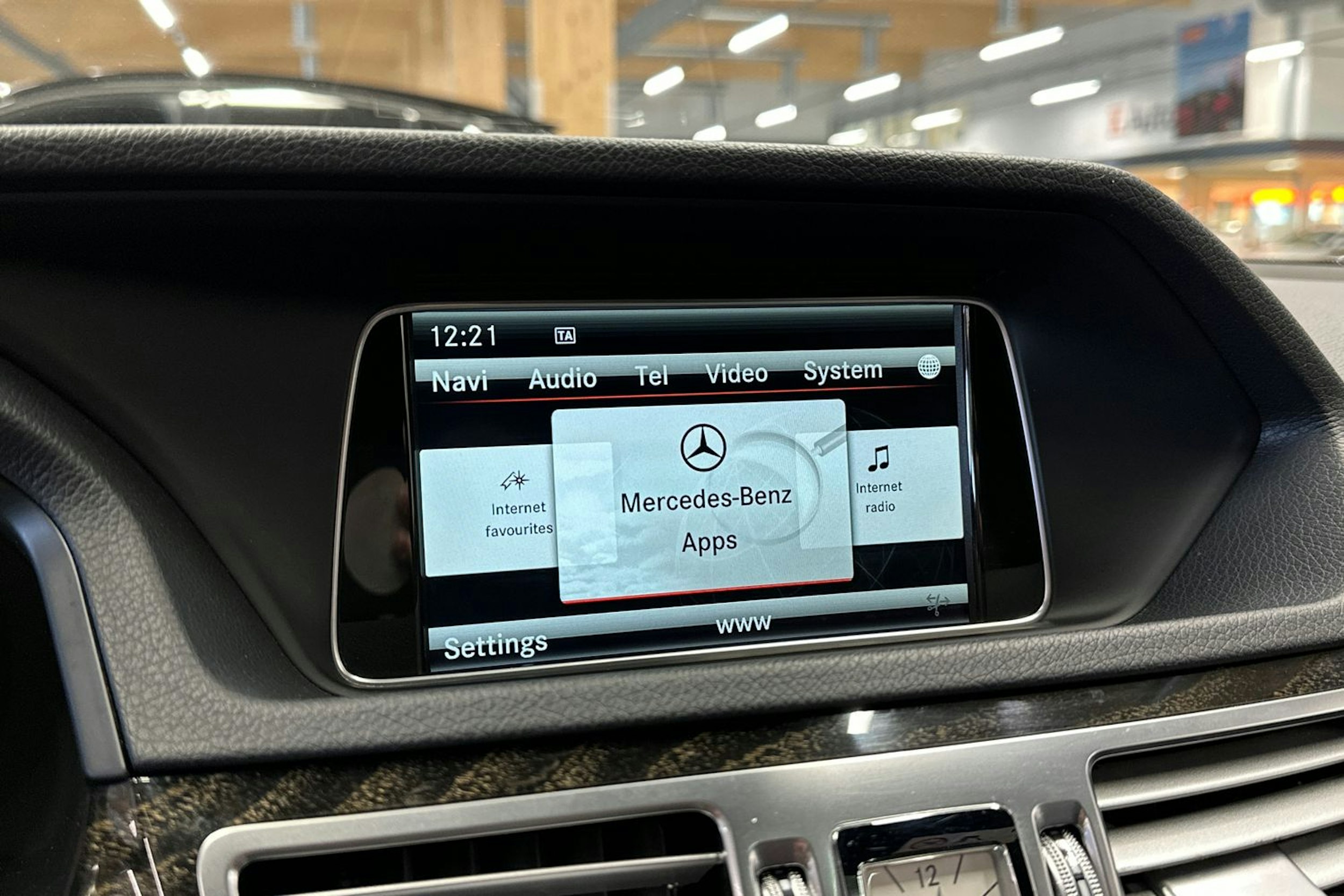 musta Mercedes-Benz E 2014 kuva 21.