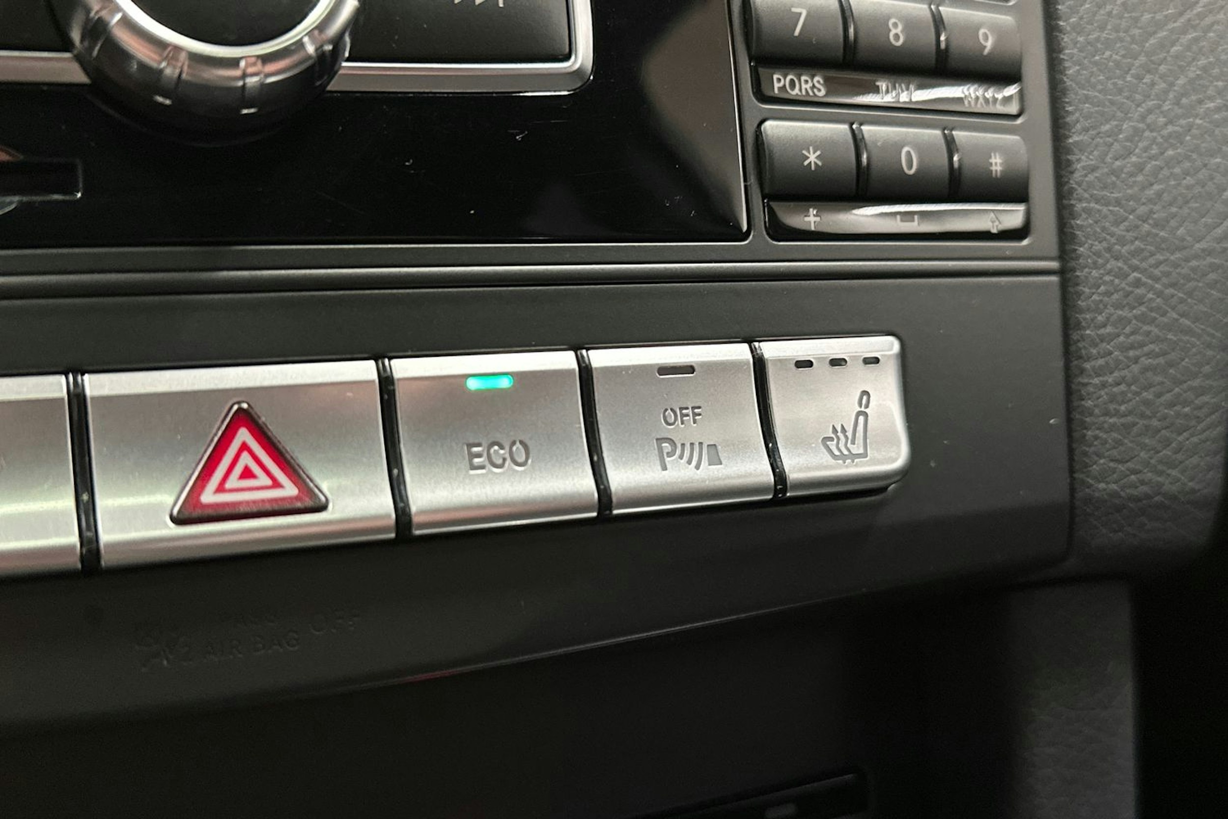 musta Mercedes-Benz E 2014 kuva 23.