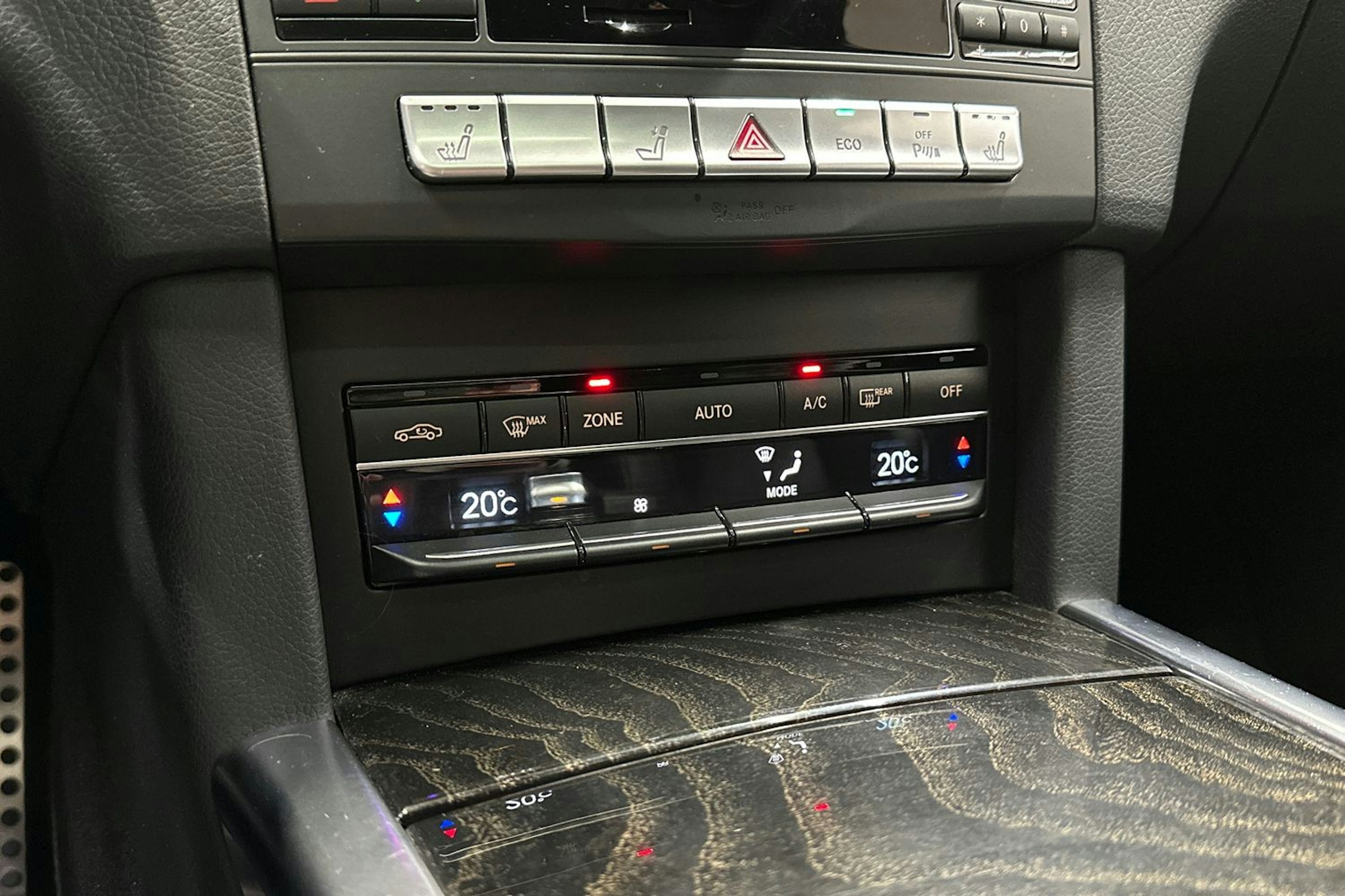 musta Mercedes-Benz E 2014 kuva 24.