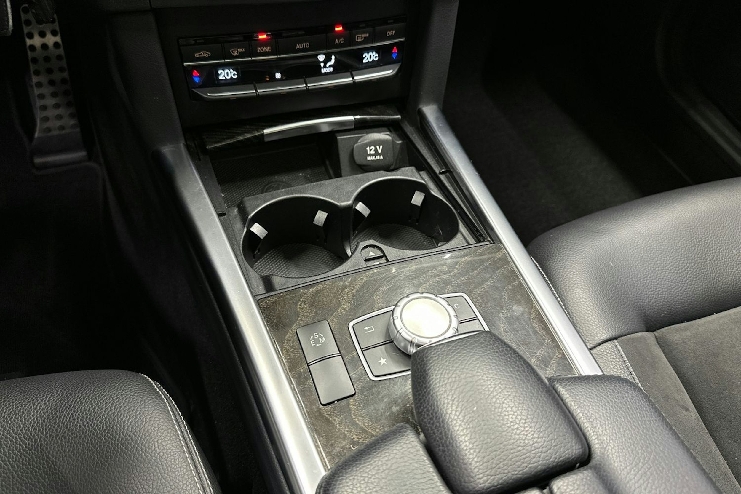 musta Mercedes-Benz E 2014 kuva 25.