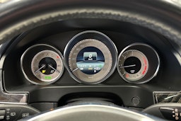 musta Mercedes-Benz E 2014 kuva 26.