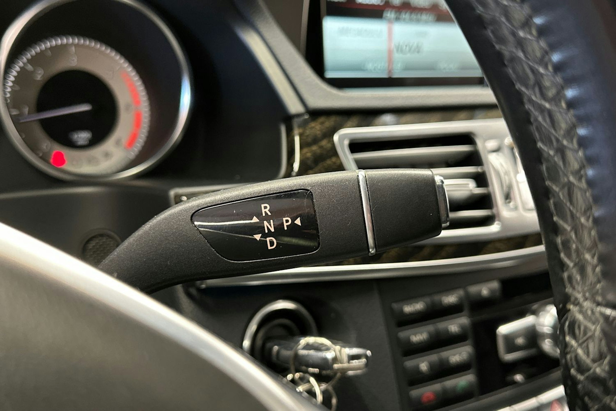 musta Mercedes-Benz E 2014 kuva 28.