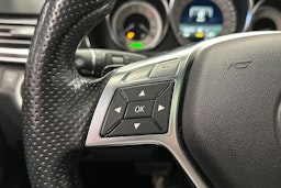 musta Mercedes-Benz E 2014 kuva 29.