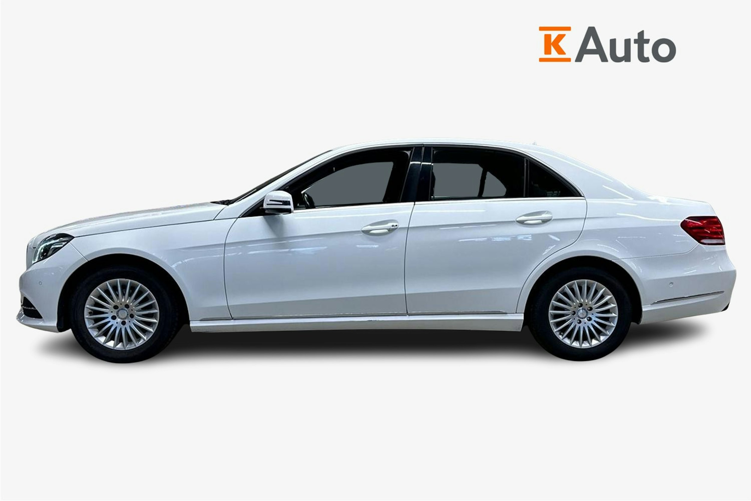 valkoinen Mercedes-Benz E 2014 kuva 6.