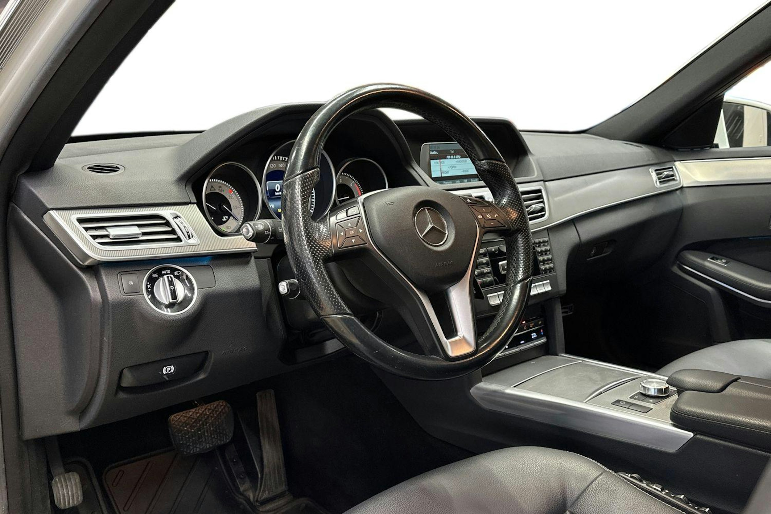 valkoinen Mercedes-Benz E 2014 kuva 7.