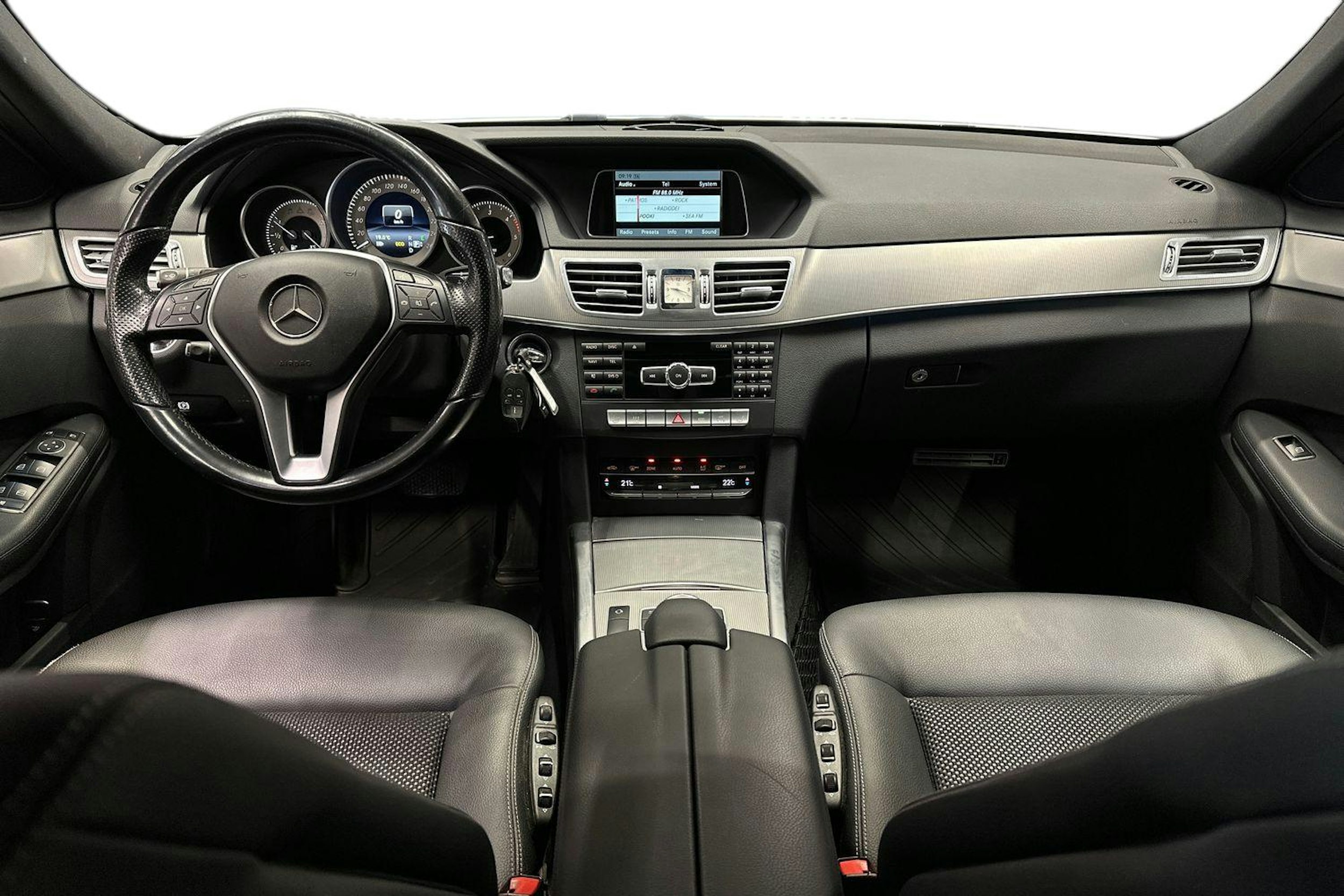 valkoinen Mercedes-Benz E 2014 kuva 9.