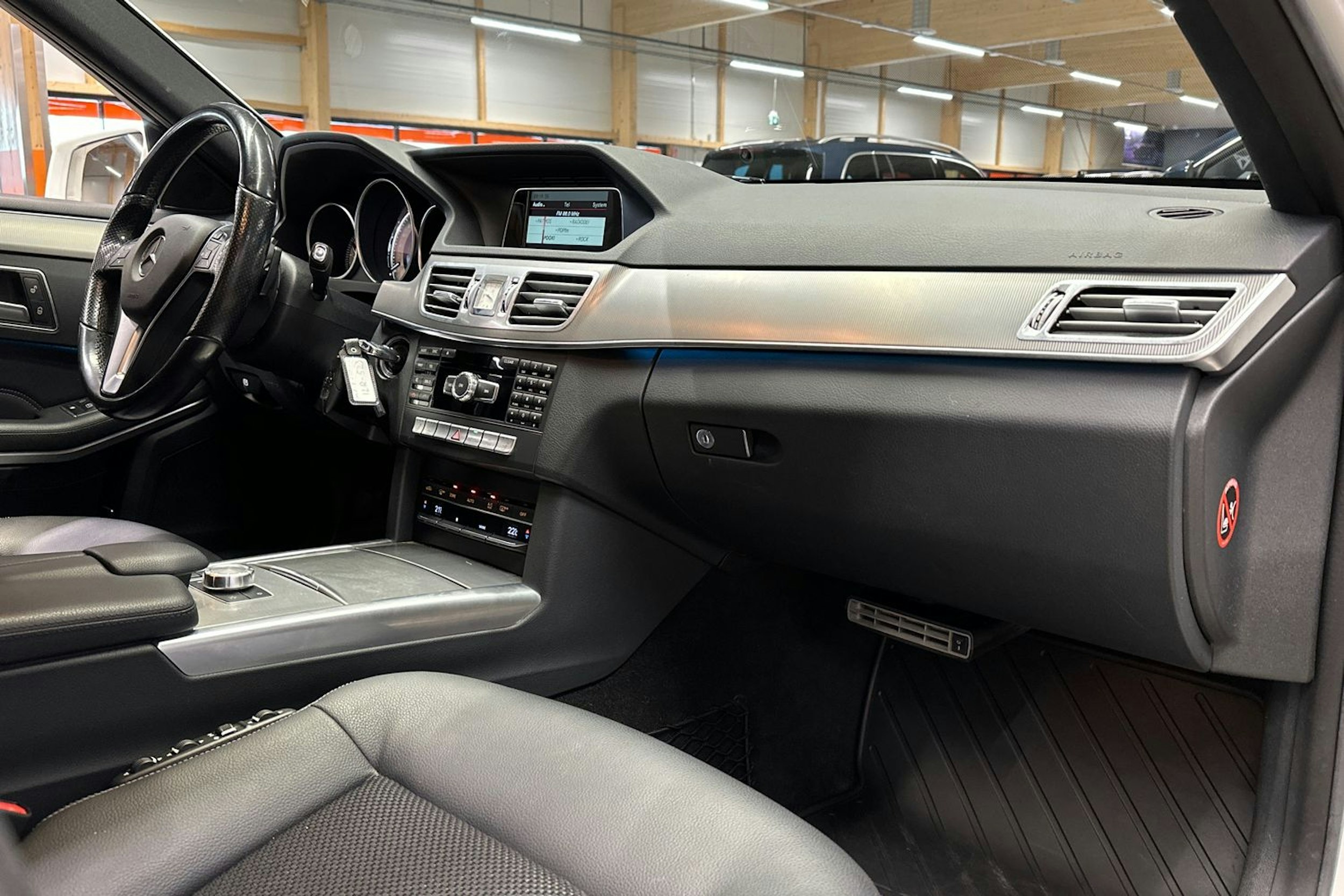 valkoinen Mercedes-Benz E 2014 kuva 14.