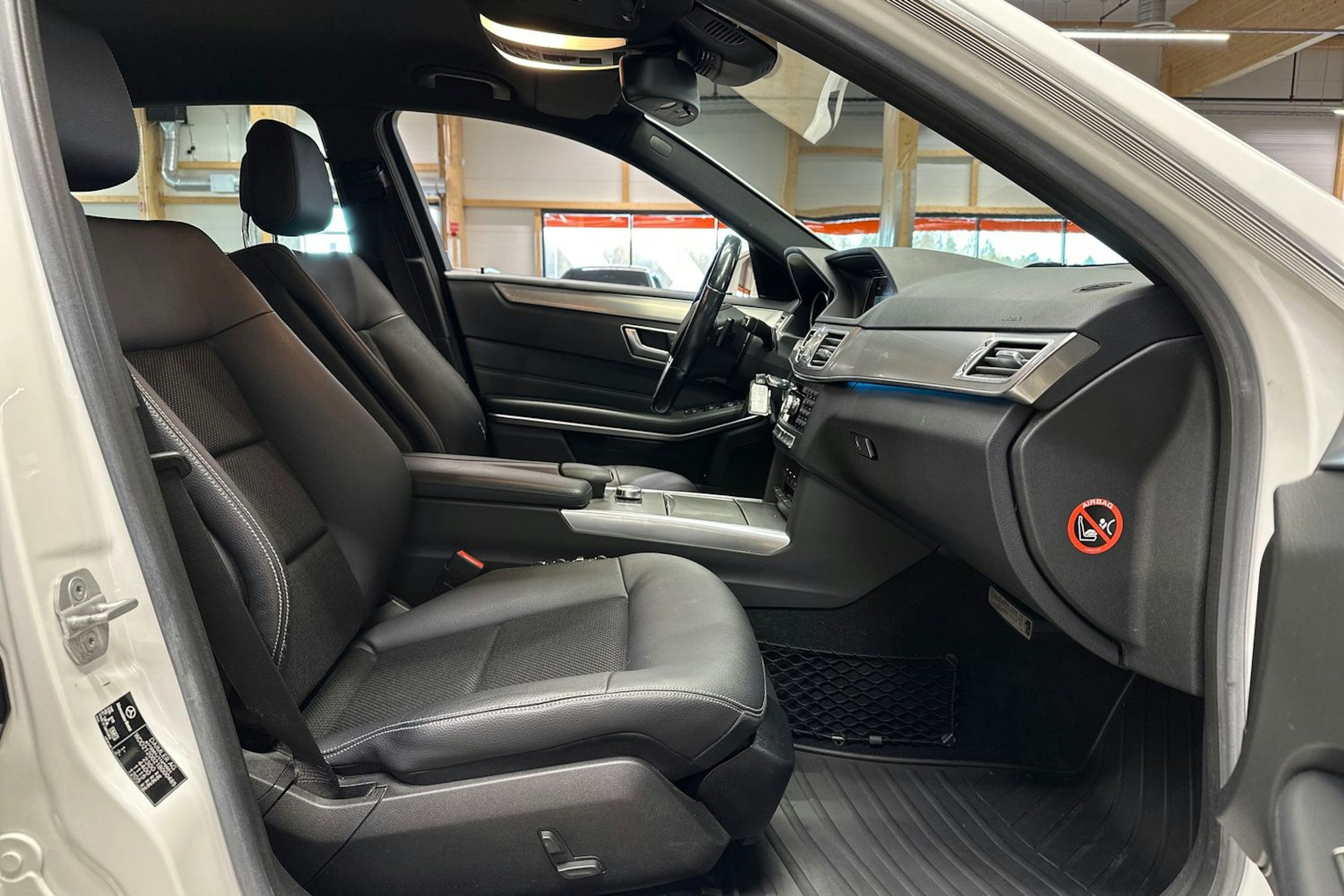 valkoinen Mercedes-Benz E 2014 kuva 15.