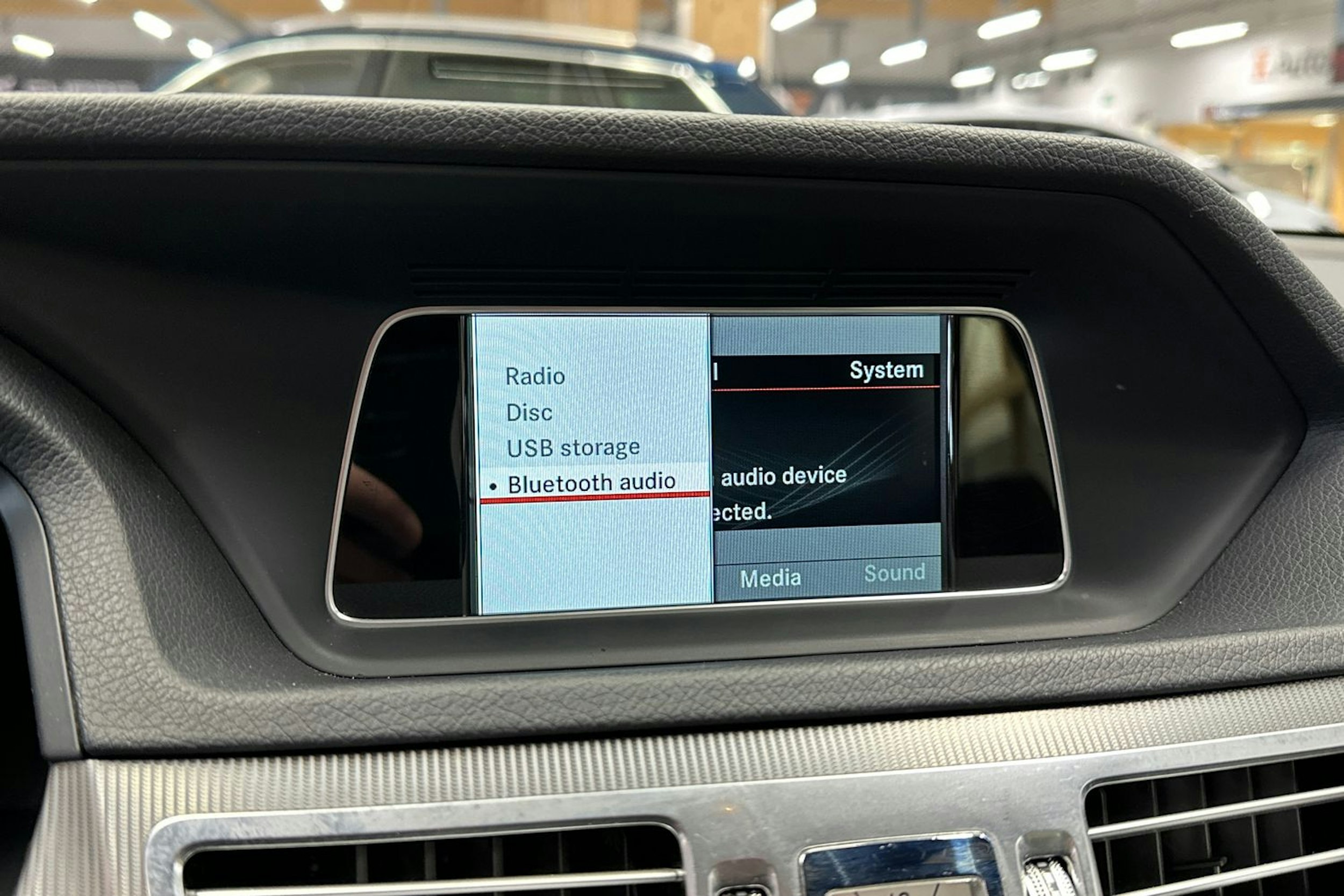valkoinen Mercedes-Benz E 2014 kuva 18.