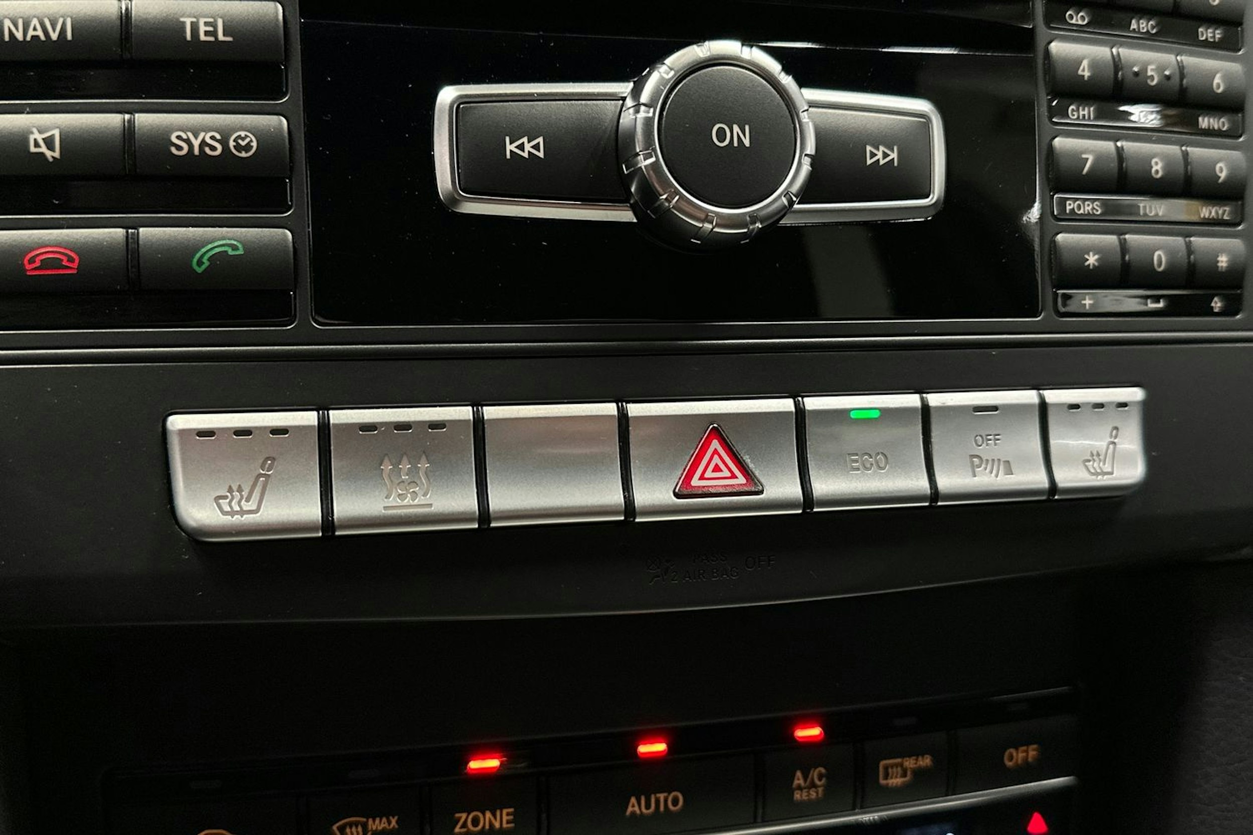 valkoinen Mercedes-Benz E 2014 kuva 20.