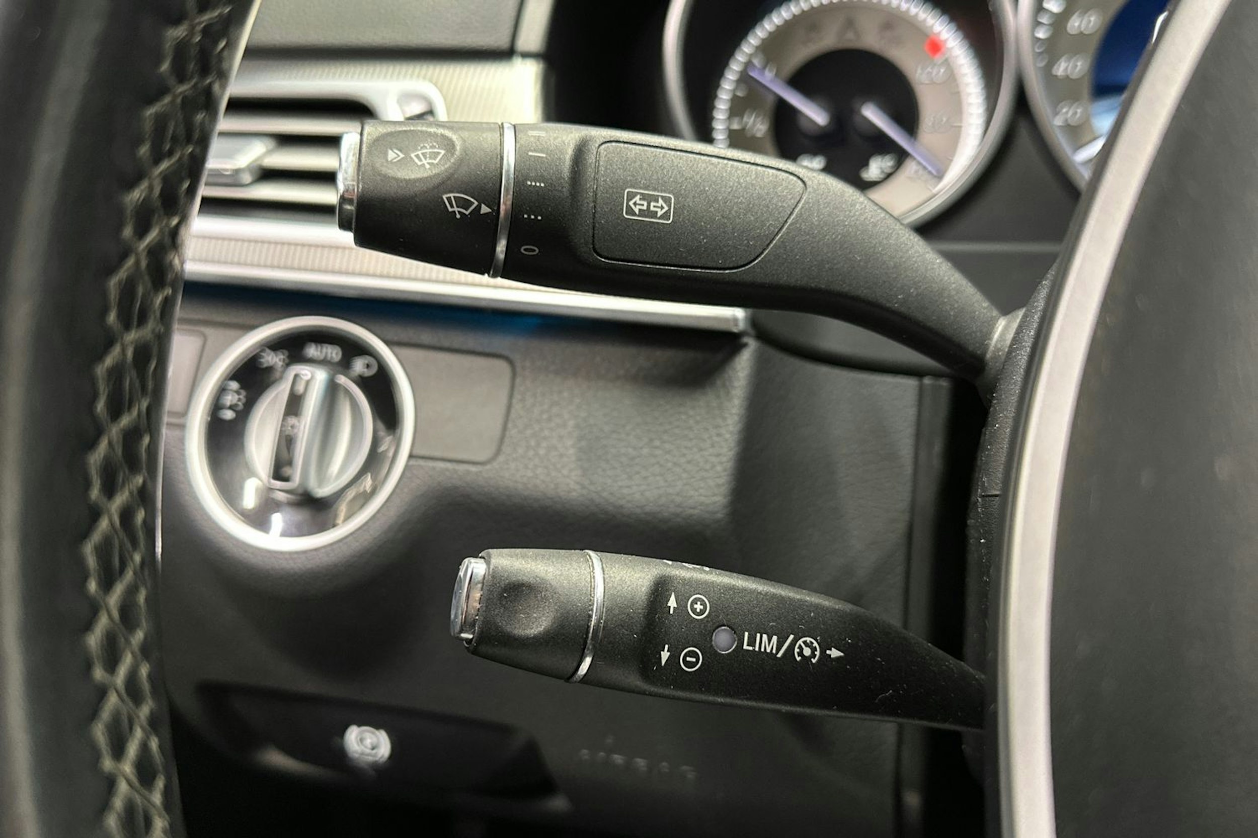 valkoinen Mercedes-Benz E 2014 kuva 26.