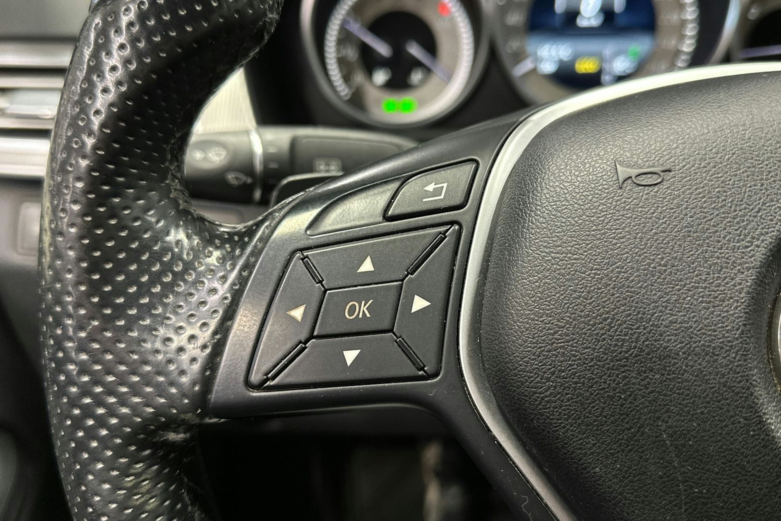 valkoinen Mercedes-Benz E 2014 kuva 27.