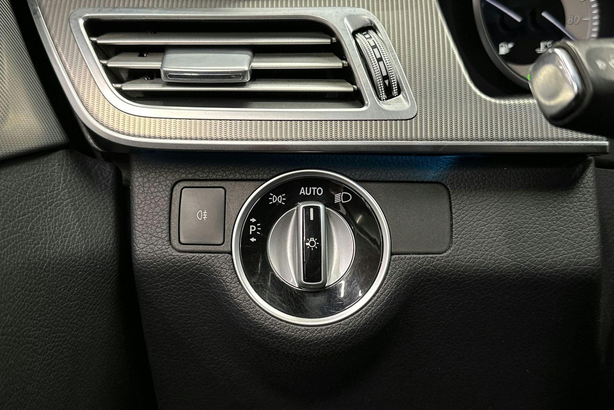 valkoinen Mercedes-Benz E 2014 kuva 29.