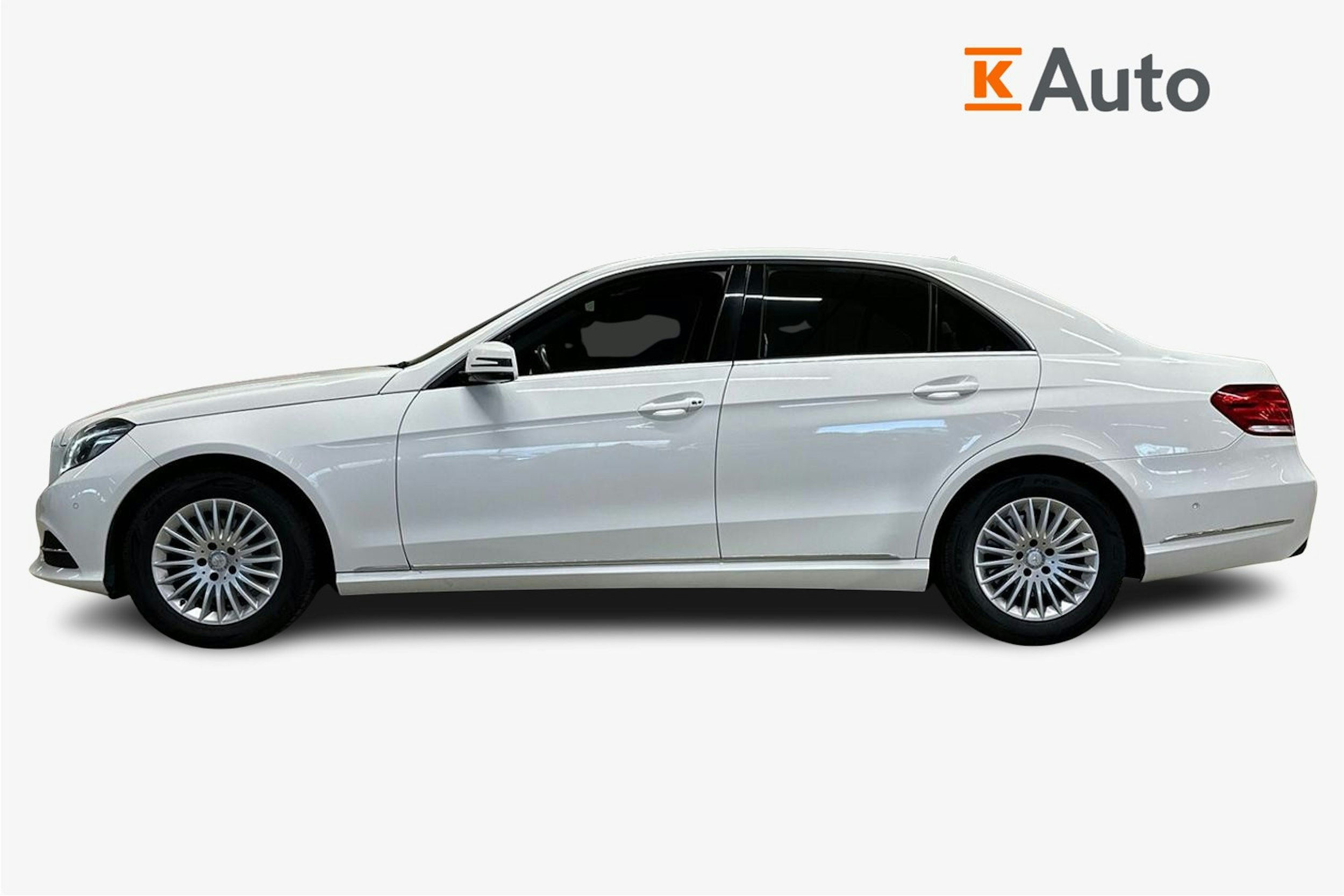 valkoinen Mercedes-Benz E 2014 kuva 6.