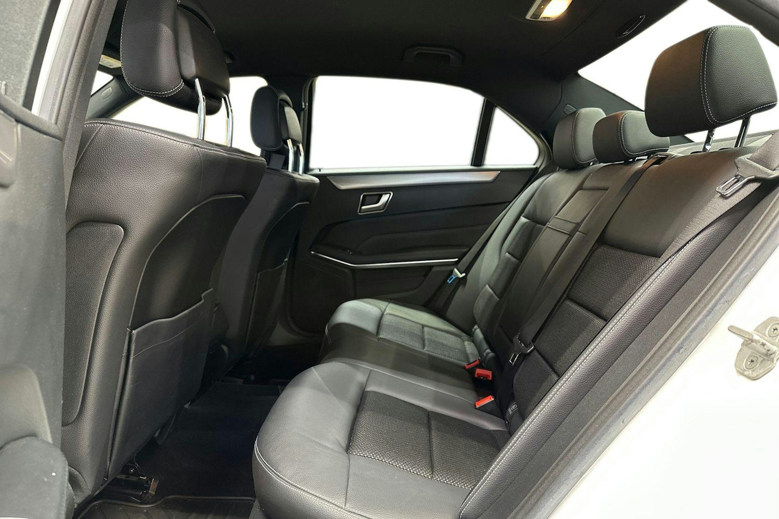 valkoinen Mercedes-Benz E 2014 kuva 10.