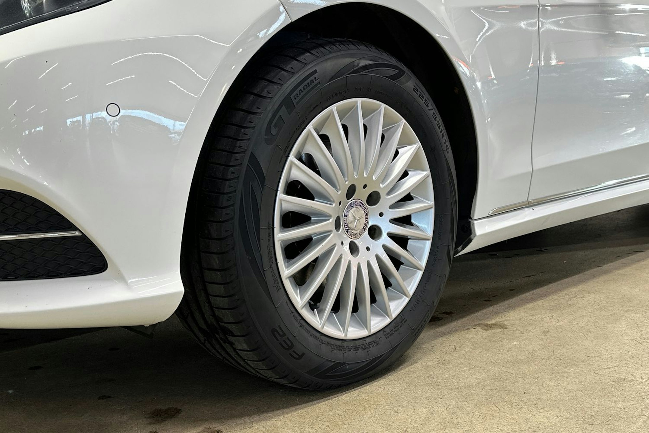 valkoinen Mercedes-Benz E 2014 kuva 11.