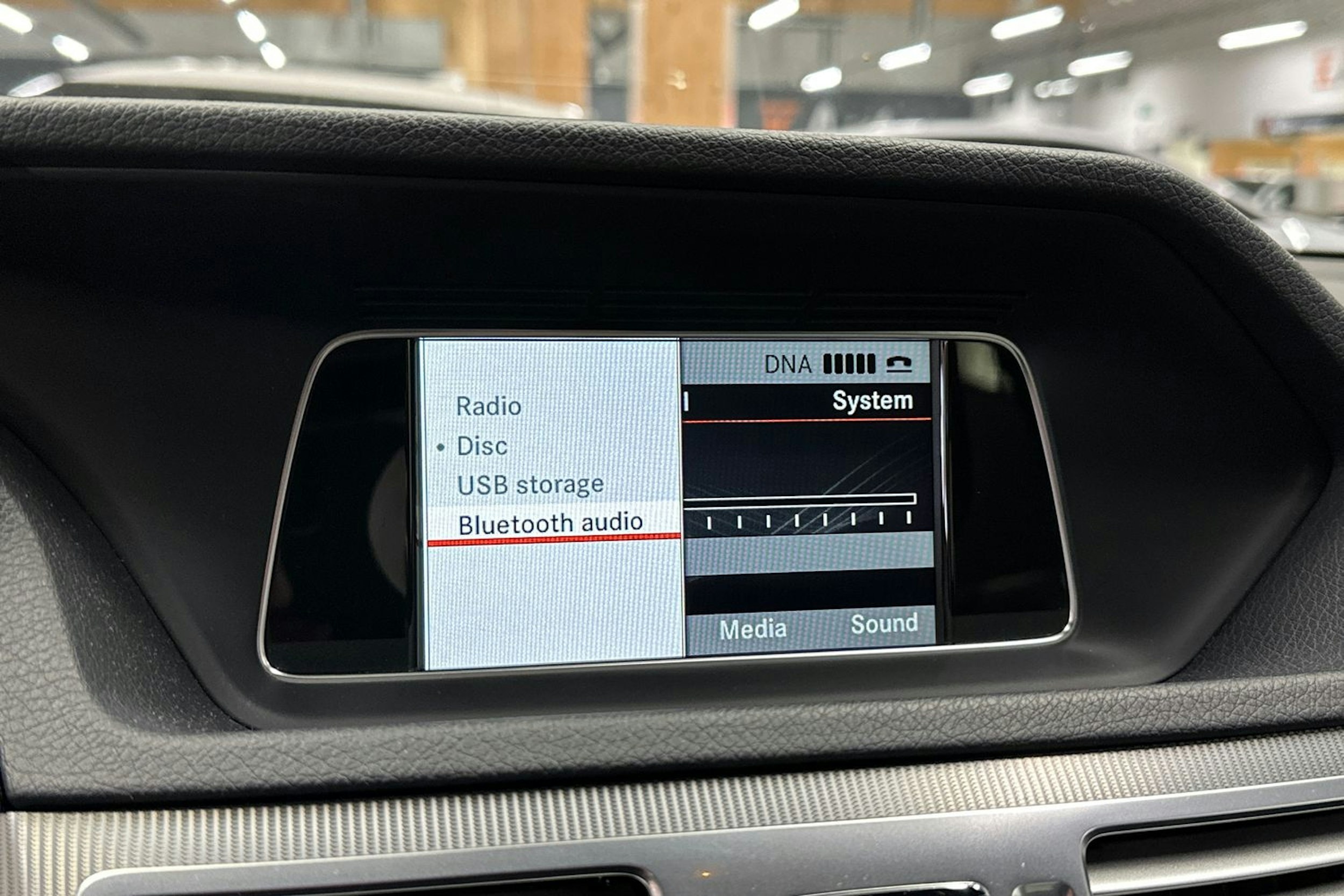valkoinen Mercedes-Benz E 2014 kuva 18.