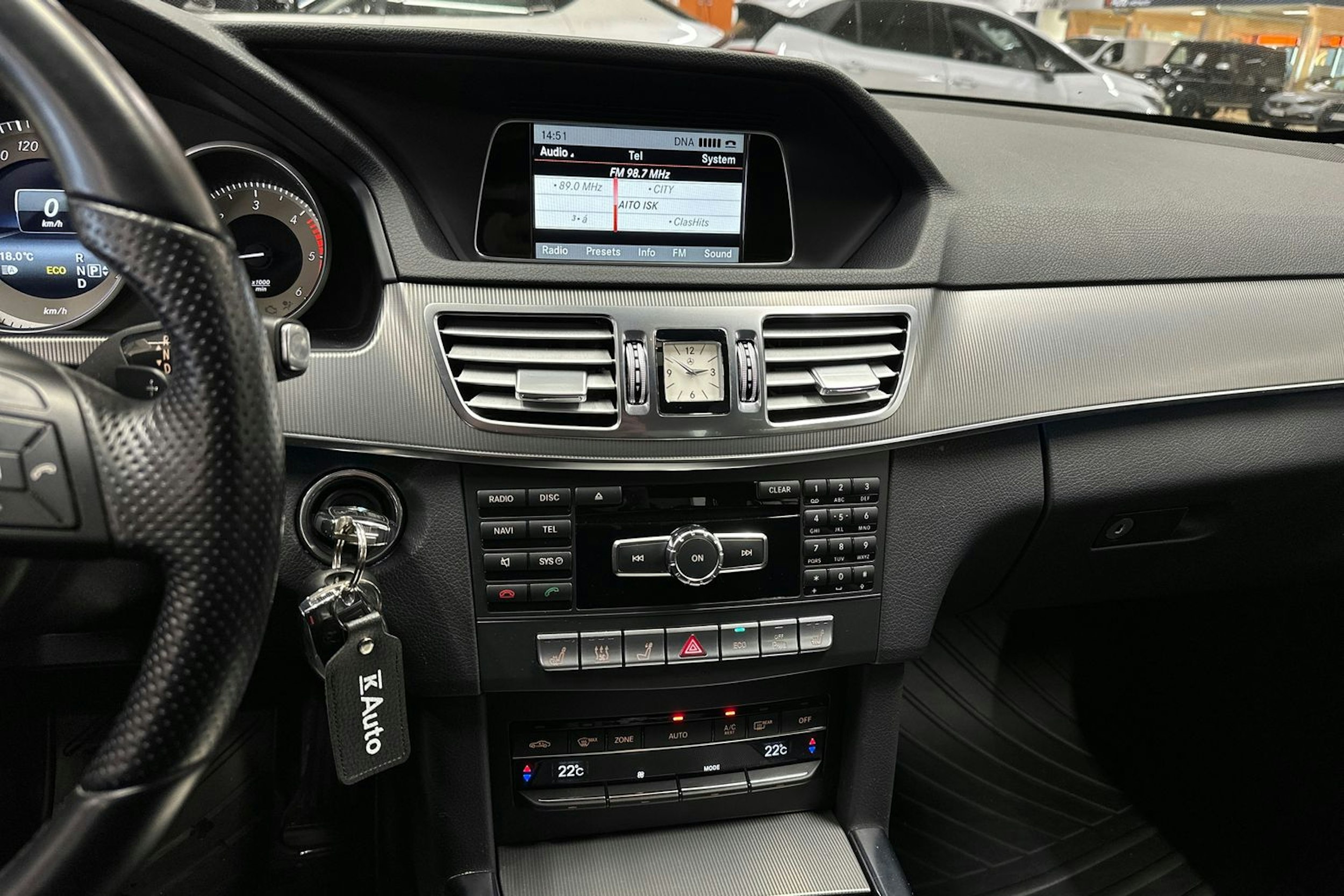 valkoinen Mercedes-Benz E 2014 kuva 20.