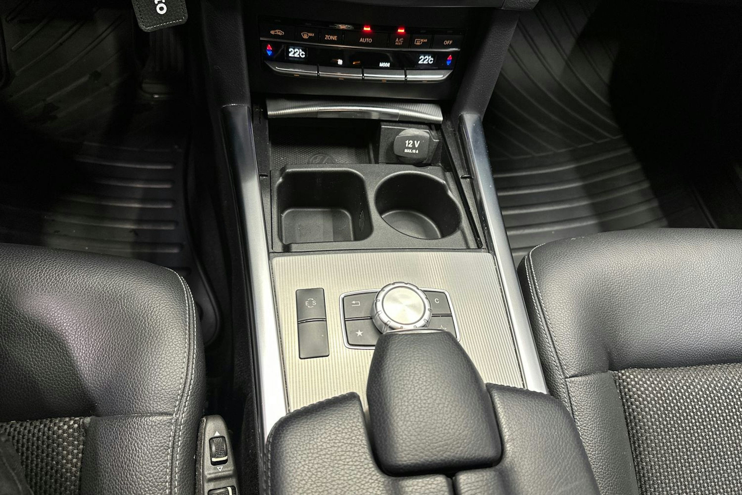valkoinen Mercedes-Benz E 2014 kuva 22.
