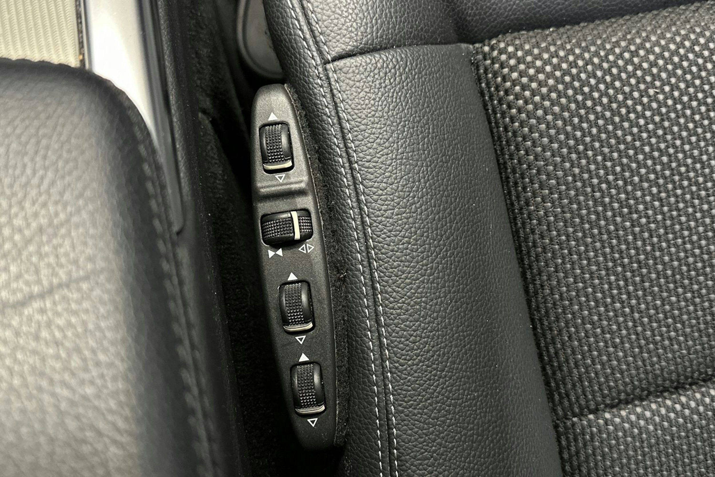 valkoinen Mercedes-Benz E 2014 kuva 23.