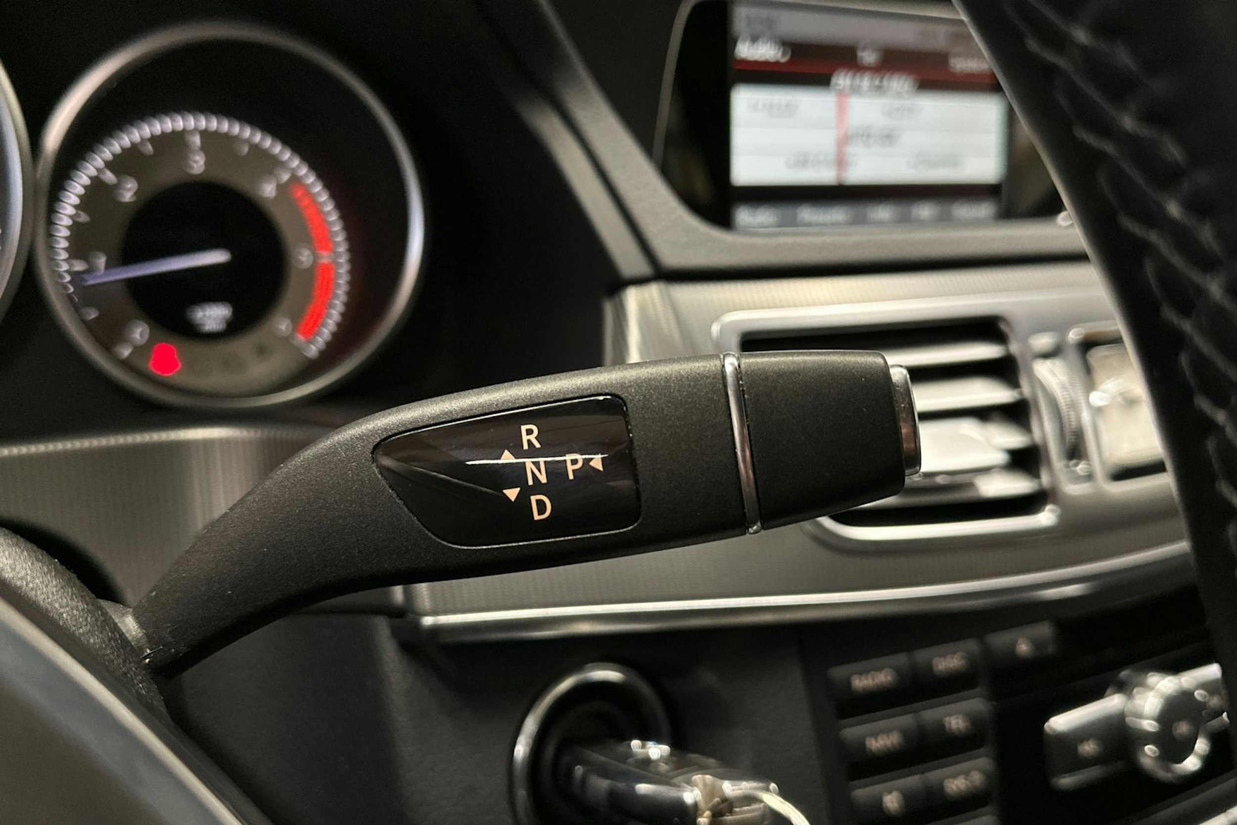 valkoinen Mercedes-Benz E 2014 kuva 27.